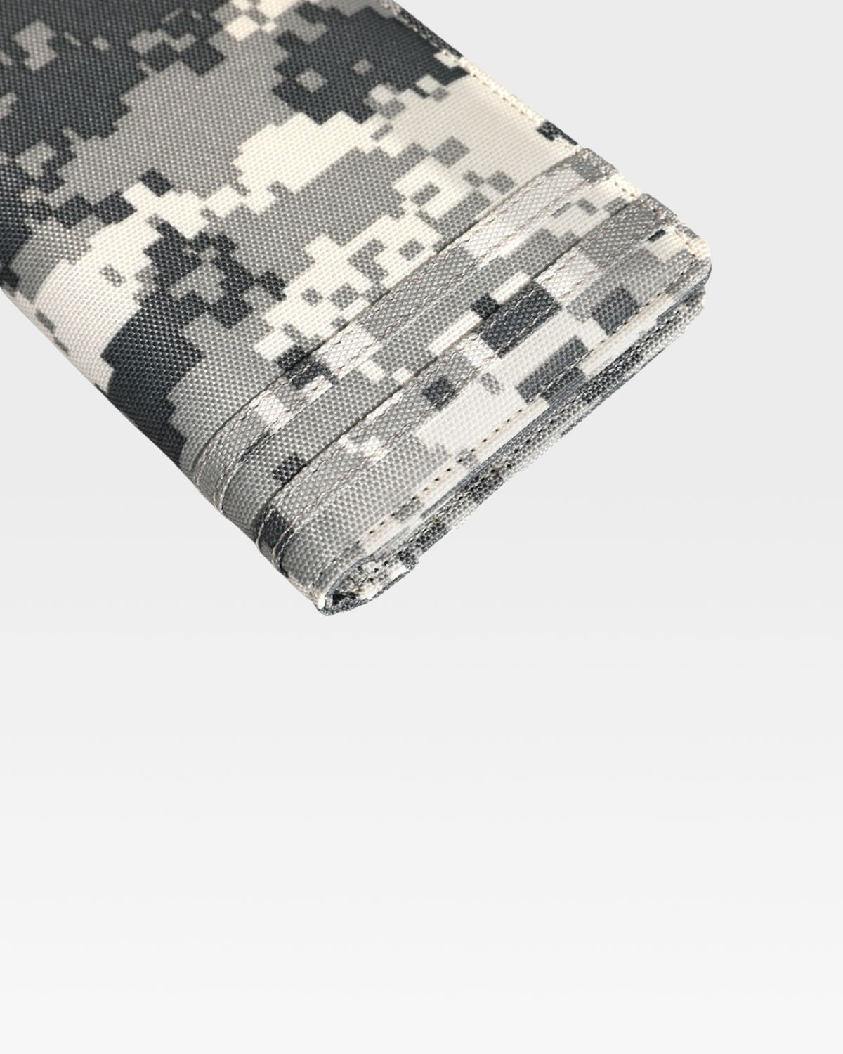 Stylish Grey Digital Camouflage Biker Chain Wallet - Perfect for Motorcycle Riders, Outdoor Enthusiasts & Fashion Lovers