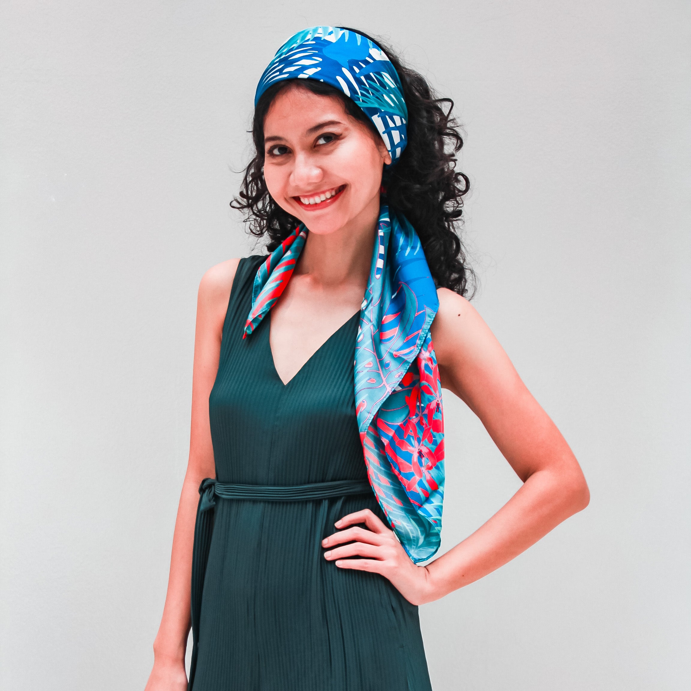 Exquisite Singaporean Islands Bird Silk Scarf - Handmade Avian Wildlife Design - Perfect for Travel, Gift & Fashion Accessories