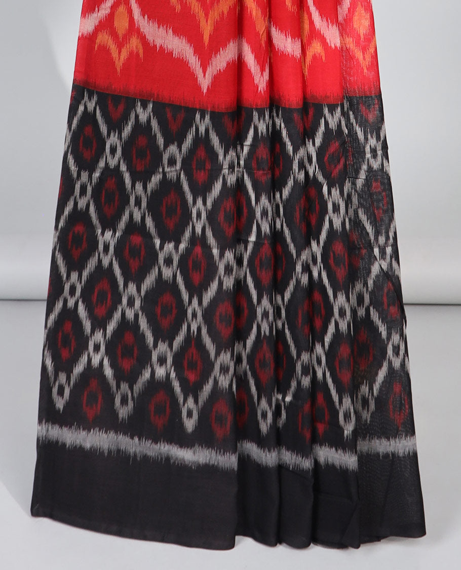 Stylish Black and Red Argyle Ikat Cotton Saree with Plain Border & Argyle Pallu - Perfect for Weddings, Parties, and Cultural Events