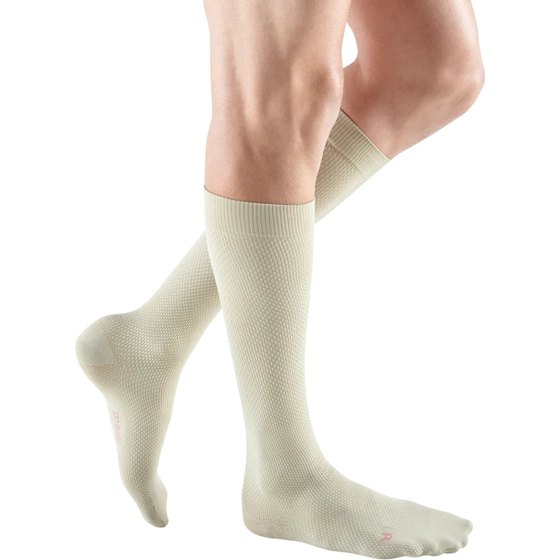 Mediven Men's Select 20-30 mmHg Compression Socks for Calf Support - Closed Toe Standard Fit - Ideal for Travel, Sports & Varicose Vein Relief