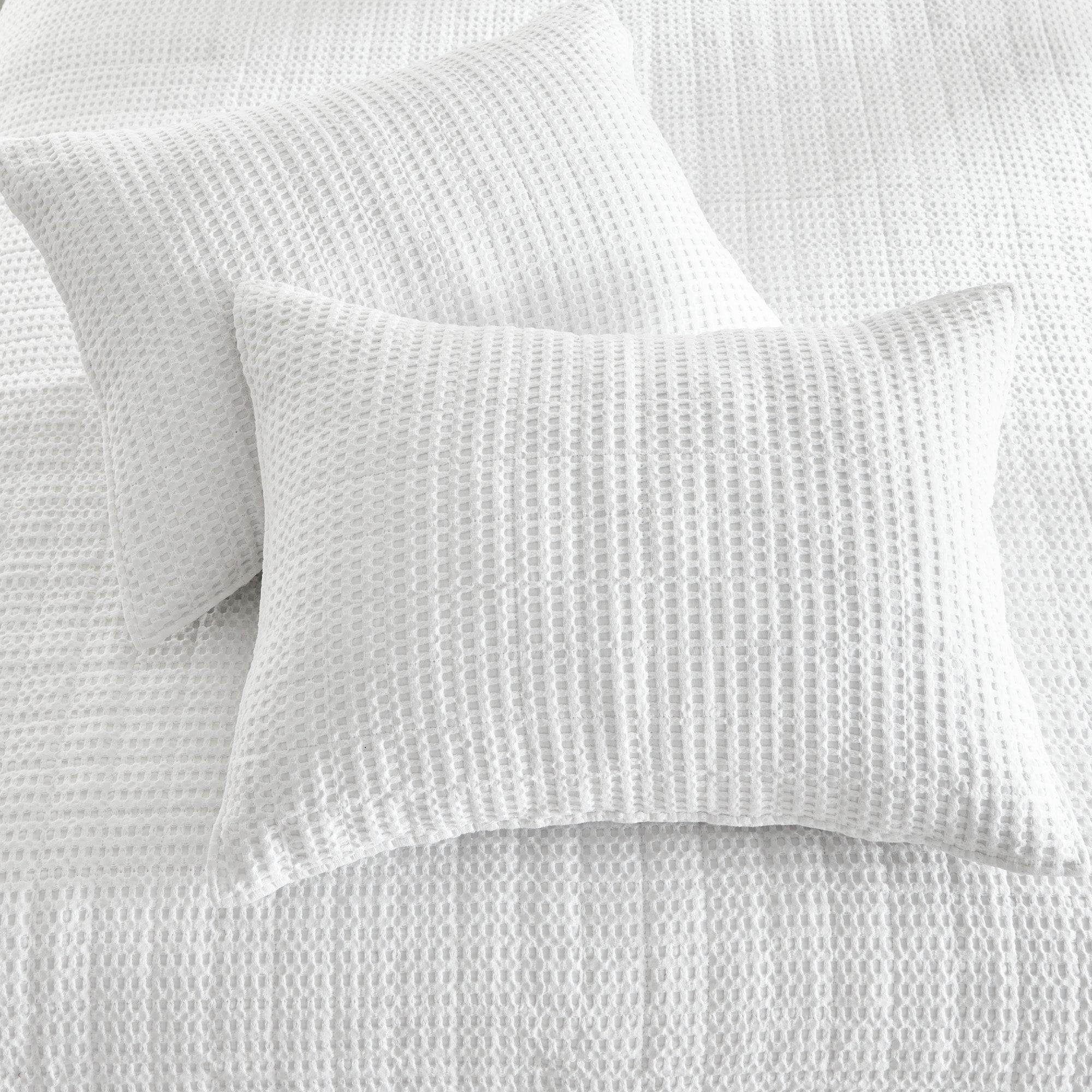 Luxury Mills Waffle Quilt Set - Ultra Soft Bedding Collection for Queen/King Size Beds - Perfect for Cozy Bedrooms, Guest Rooms & Hotel Stays