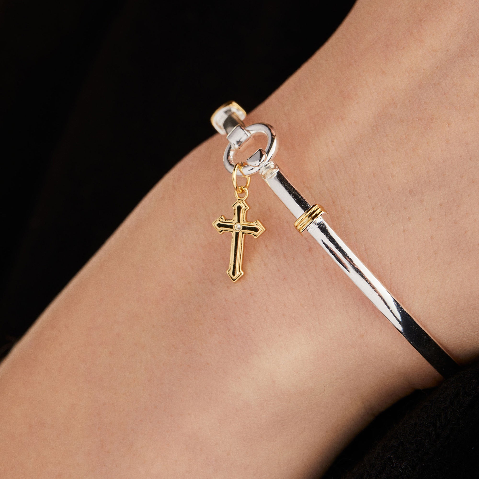 Cross Clip Bangle Bracelet for Women - Adjustable Cuff Bangle with Secure Locking Mechanism | Perfect for Everyday Wear, Office, Parties & Special Occasions