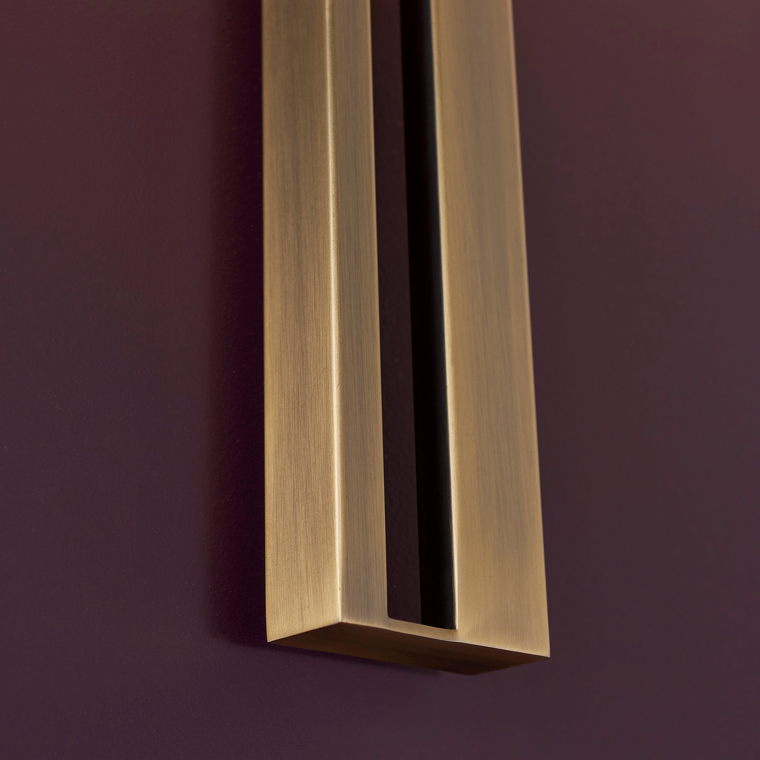 Blake Wall Light in Bronze & Antique Brass Finish - Elegant Vintage Sconce for Bedroom, Living Room, and Hallway Lighting
