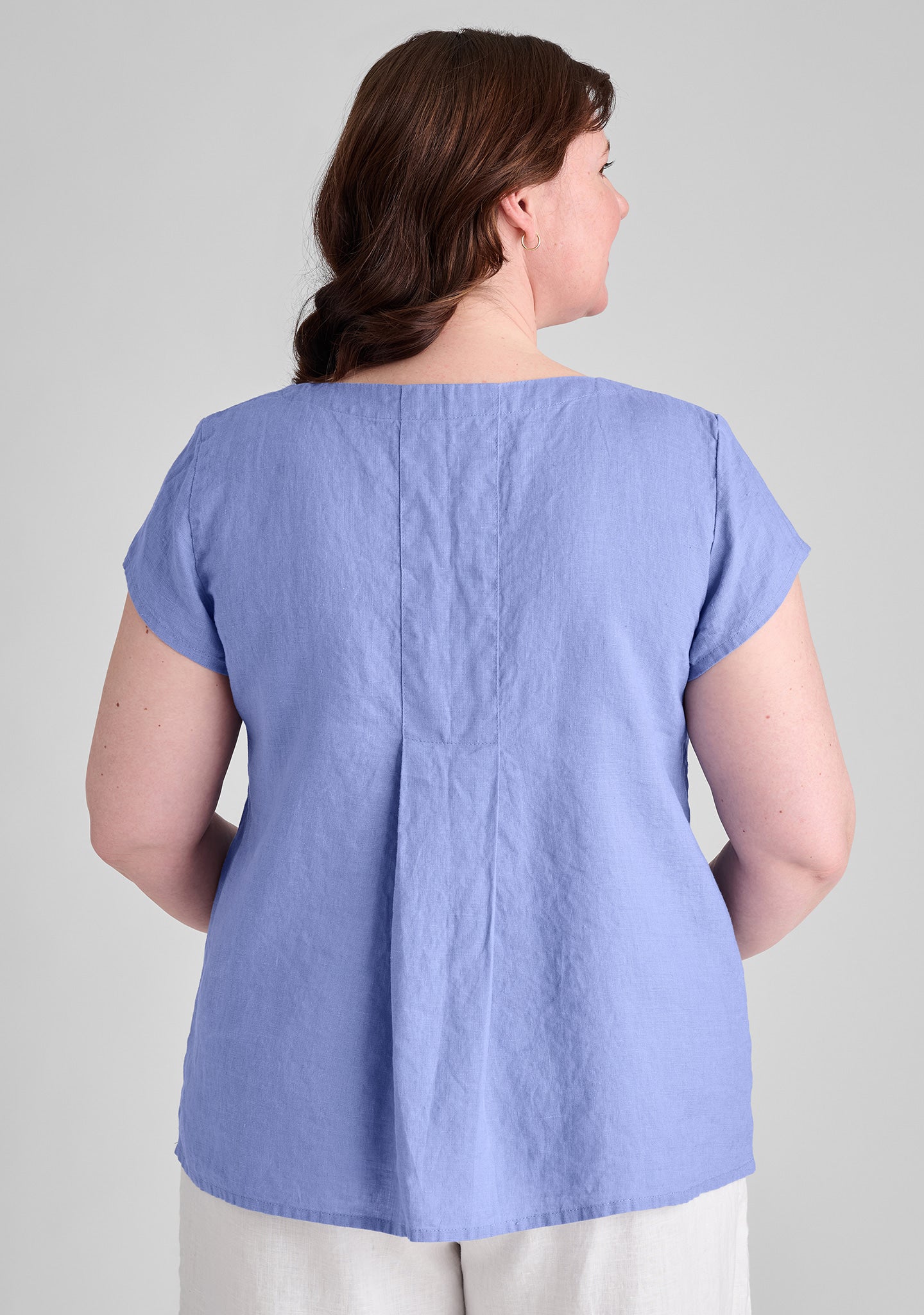 Comfortable Linen T-Shirt for Women - Relaxed Fit Tuck Back Tee - Perfect for Casual Wear, Summer Outfits & Layering