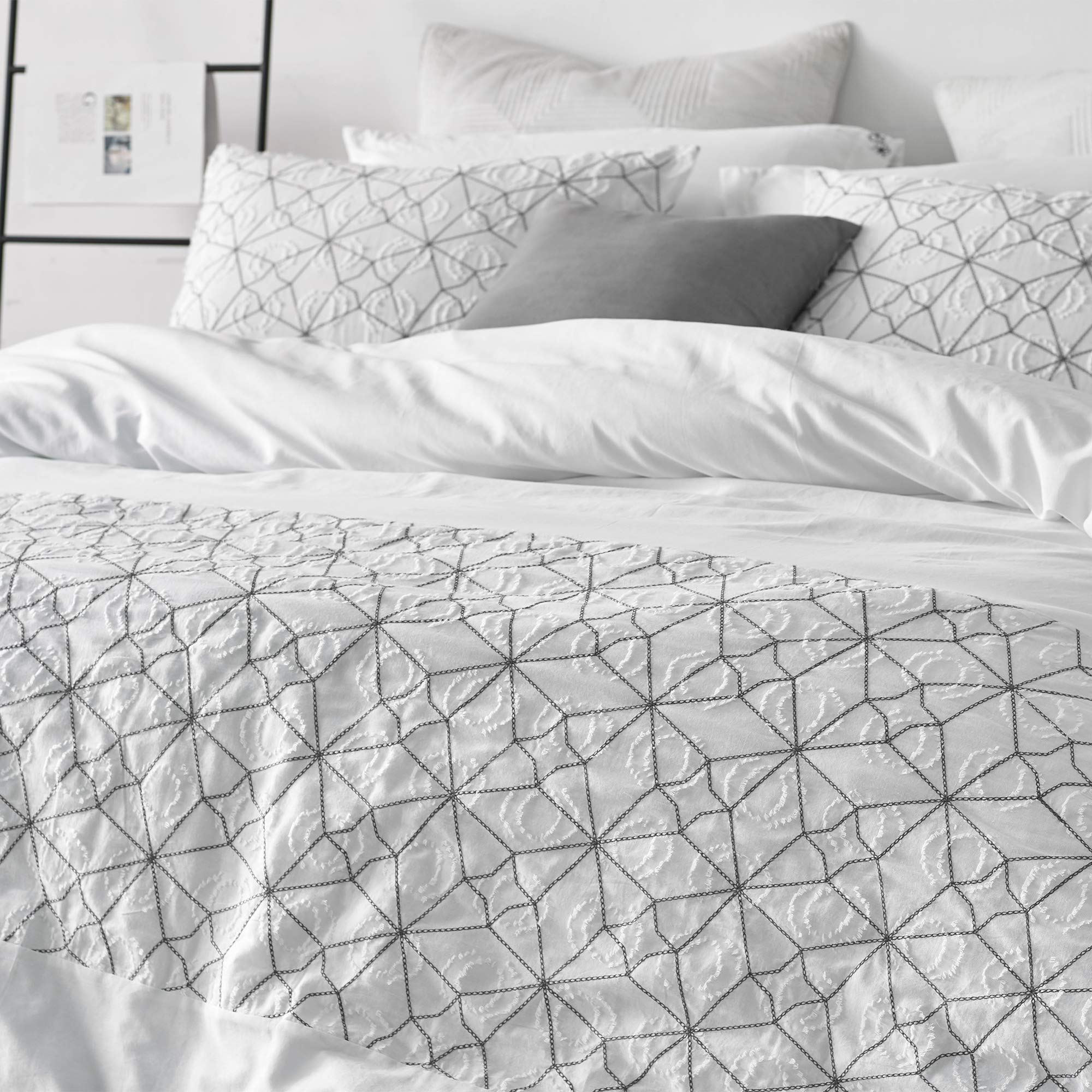 Byourbed Divinity Textured Twin XL Comforter Set - Soft & Luxurious Bedding for Teens & Adults - Perfect for Dorm Rooms, Guest Beds & Cozy Bedrooms