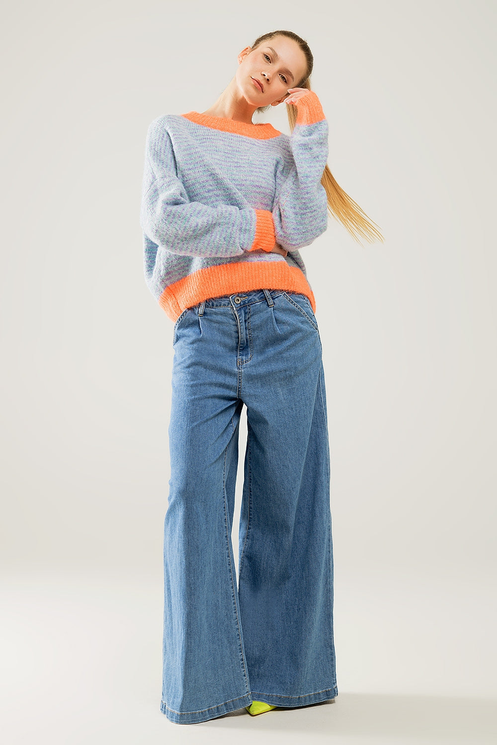 Extra Wide Pleated Jeans in Light Wash - Perfect for Casual Outfits and Everyday Wear
