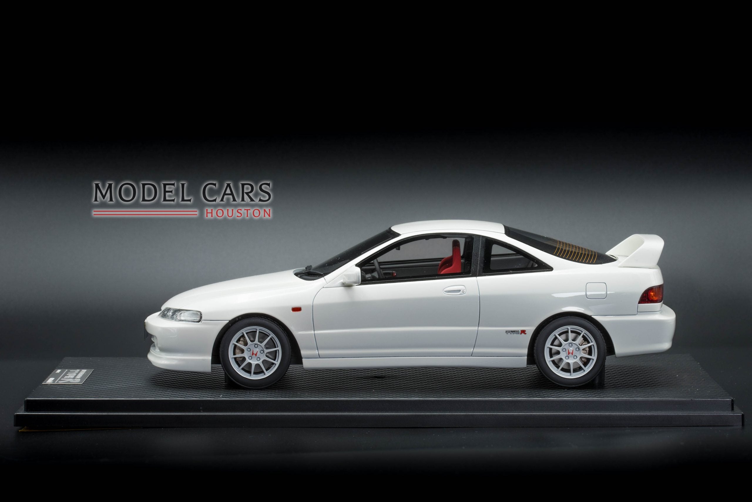 1:18 Scale Honda Integra Type R DC2 Late Version Diecast Model Car - White - Collectible Automotive Replica for Display & Racing Enthusiasts