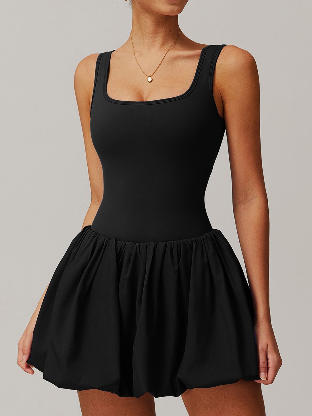 ZASUWA Women's Solid Color U-Neck Backless 2-in-1 Pleated Tennis Dress - Perfect for Tennis, Workouts & Summer Fashion