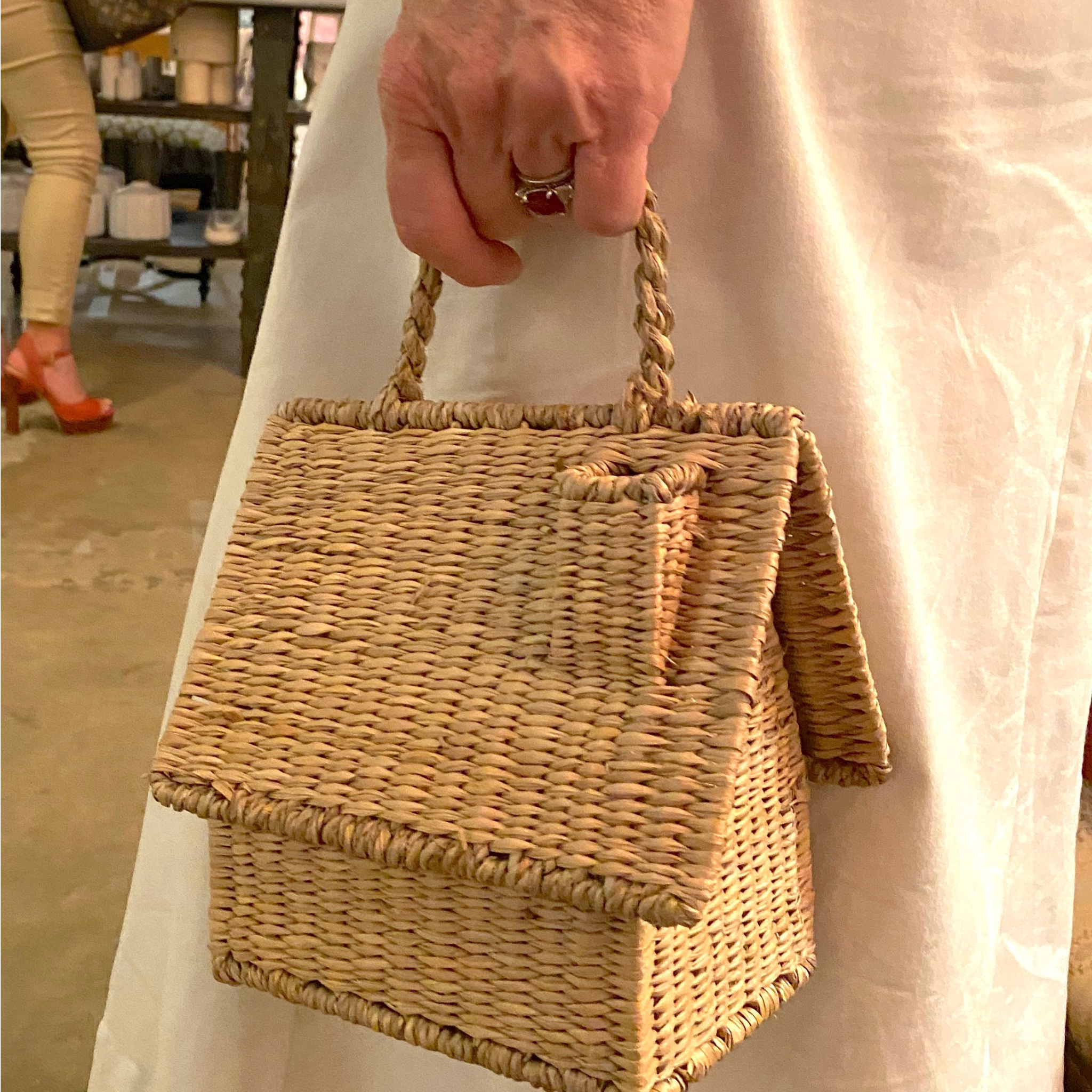 Handwoven Seagrass Birdhouse Purse - Eco-Friendly Crossbody Bag for Women, Boho Fashion Accessory, Perfect for Beach Outings & Summer Festivals