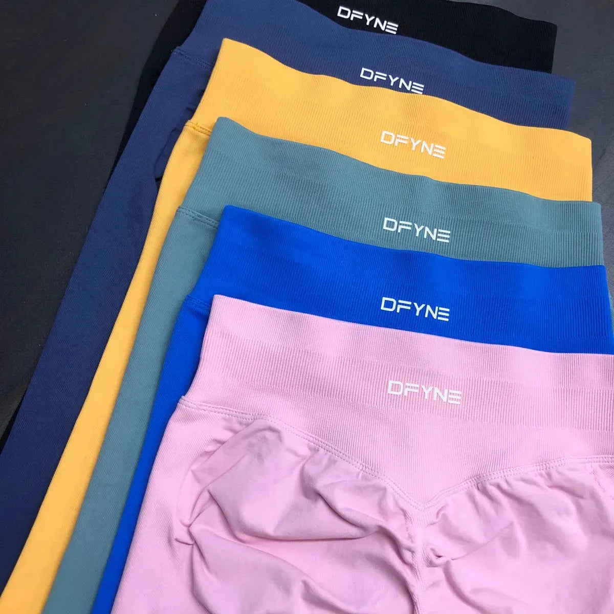 DFYNE Women's Seamless High-Waisted Yoga Leggings with Scrunch Bum - Gym Workout Tights for Running, Pilates & Fitness | Moisture-Wicking & Squat-Proof Activewear