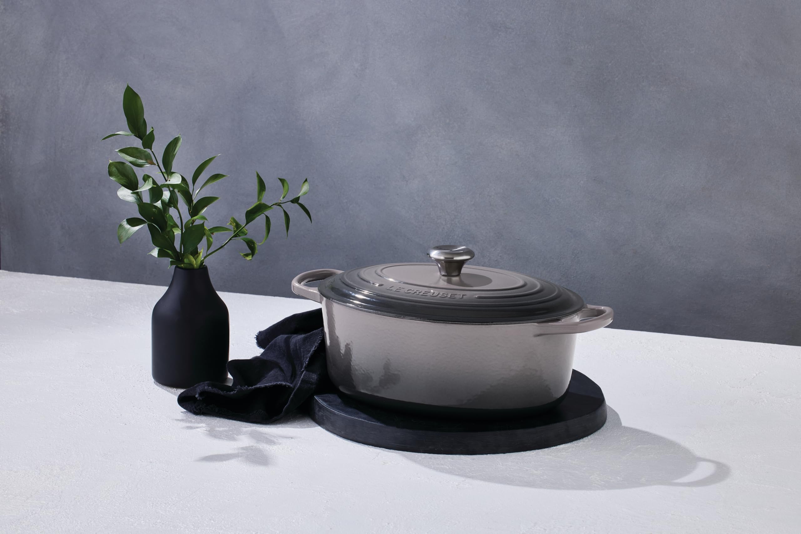 Le Creuset Signature Enameled Cast Iron Oval Dutch Oven 6.75 Quart - Oyster Color | Premium Kitchen Cookware for Braising, Stewing & Baking | Perfect for Family Dinners & Holiday Meals