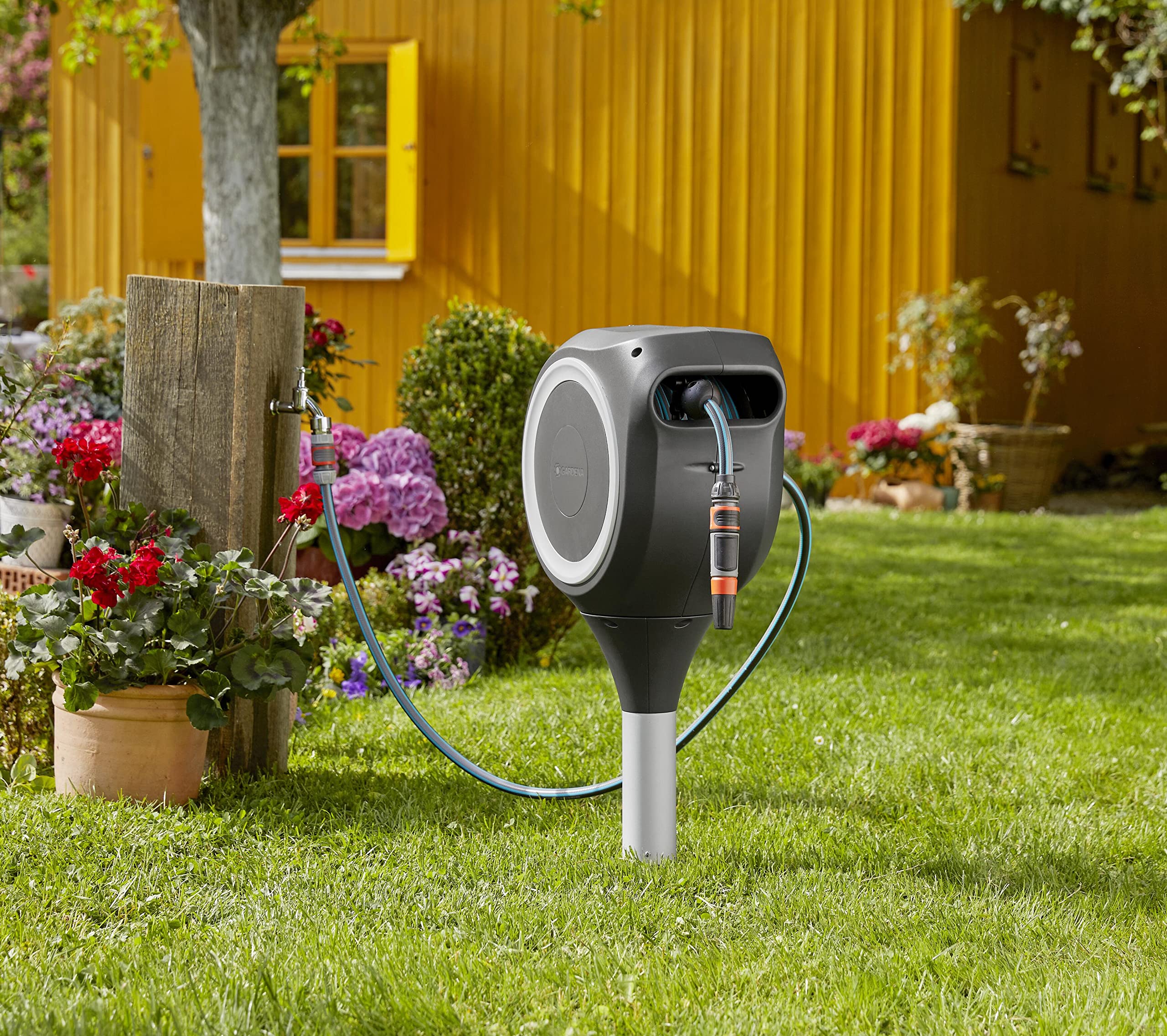 **Gardena 15m White Hose Box with Swivel & Mounting Kit for Easy Garden Watering**