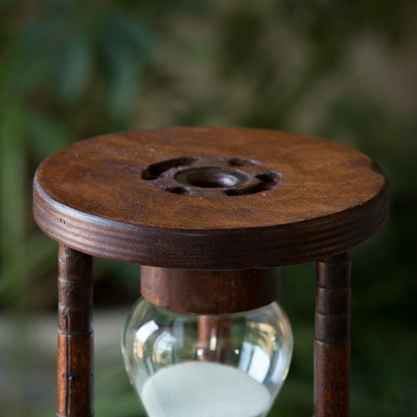 60 Minute Hourglass Sand Timer - Triangle Bobbin Design with Black or Yellow Sand - Perfect for Board Games, Classroom Activities, and Time Management