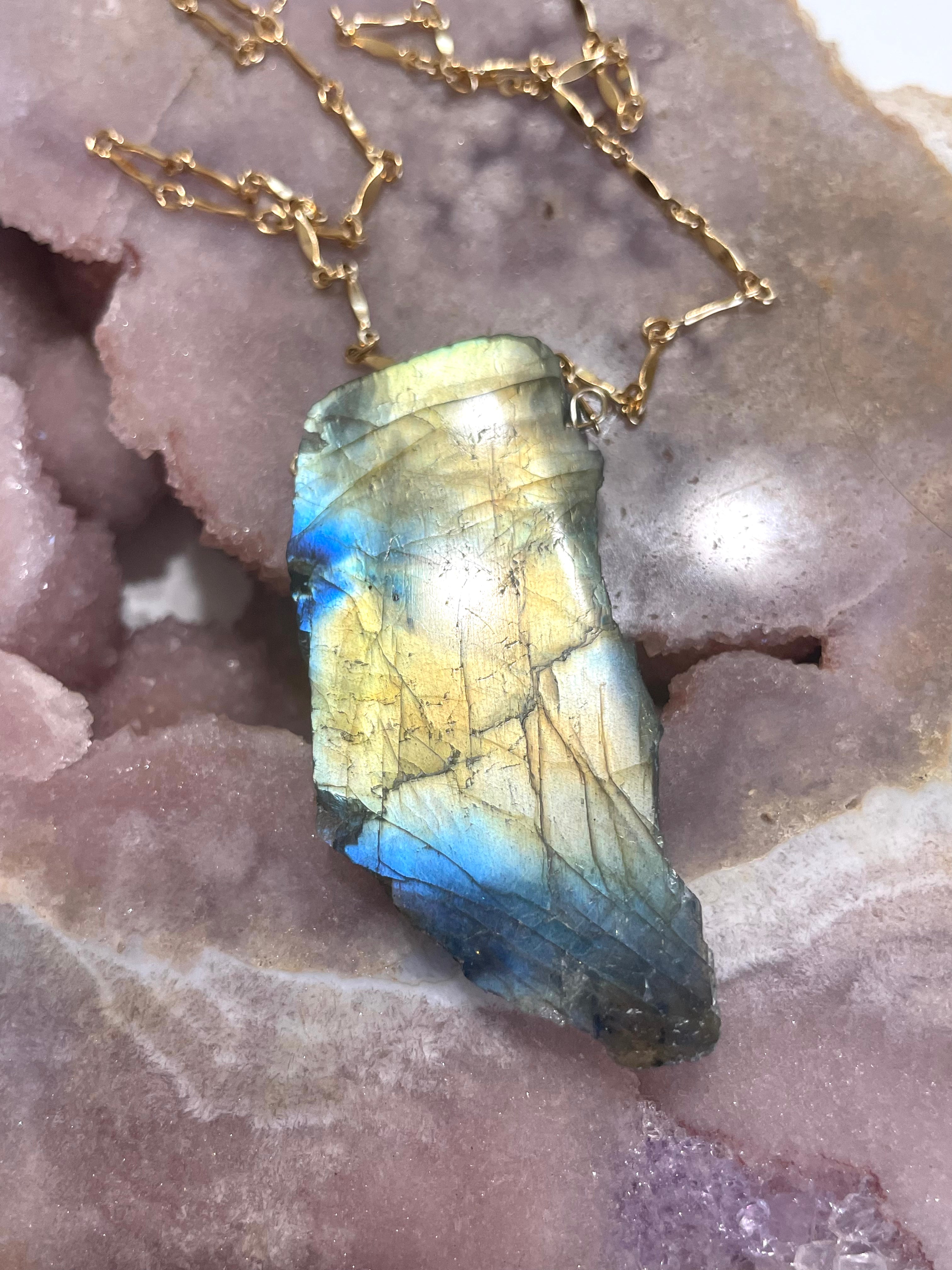 Stunning Large Labradorite Statement Necklace for Women – Elegant Healing Crystal Jewelry for Spiritual Protection & Energy Balance | Perfect for Meditation, Yoga, Boho Fashion & Special Occasions
