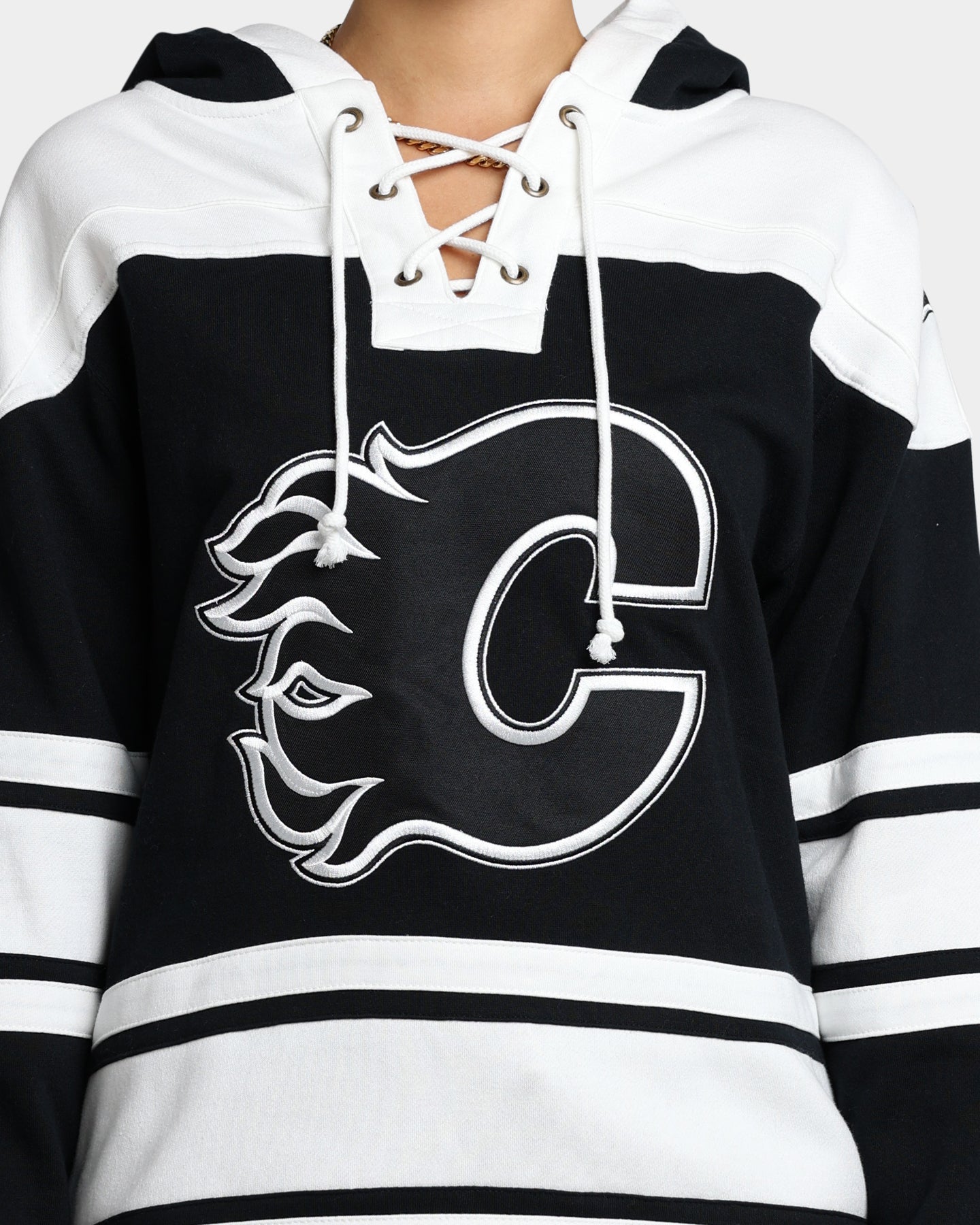 47 Brand Calgary Flames Superior Lacer Hoodie - Jet Black NHL Hockey Fan Apparel for Men & Women - Perfect for Game Day, Tailgating & Cold Weather