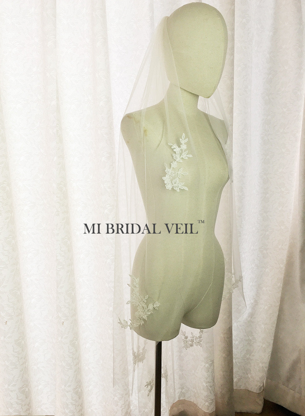 Elegant Lace Wedding Veil with Waltz Rose Appliqués - Perfect for Bridal Ceremonies, First Dances & Romantic Photos