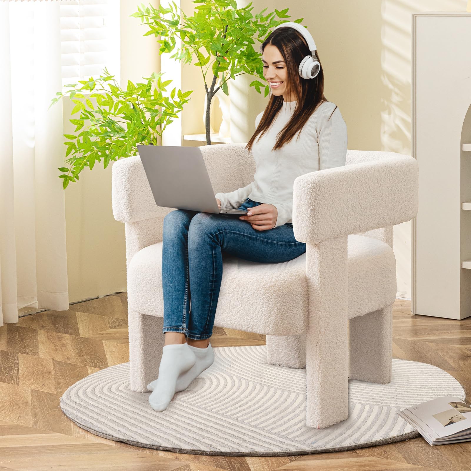 Sherpa Accent Chair - Modern Upholstered Boucle Fluffy Teddy Armchair in White - Super Comfy Reading Chair for Living Room, Bedroom & Office - Perfect for Relaxing, Lounging & Home Decor