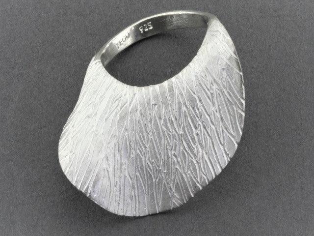 Elegant Silver Wave Ring for Women - Medium Size Stackable Boho Jewelry - Perfect for Casual Wear, Beach Outfits & Layering