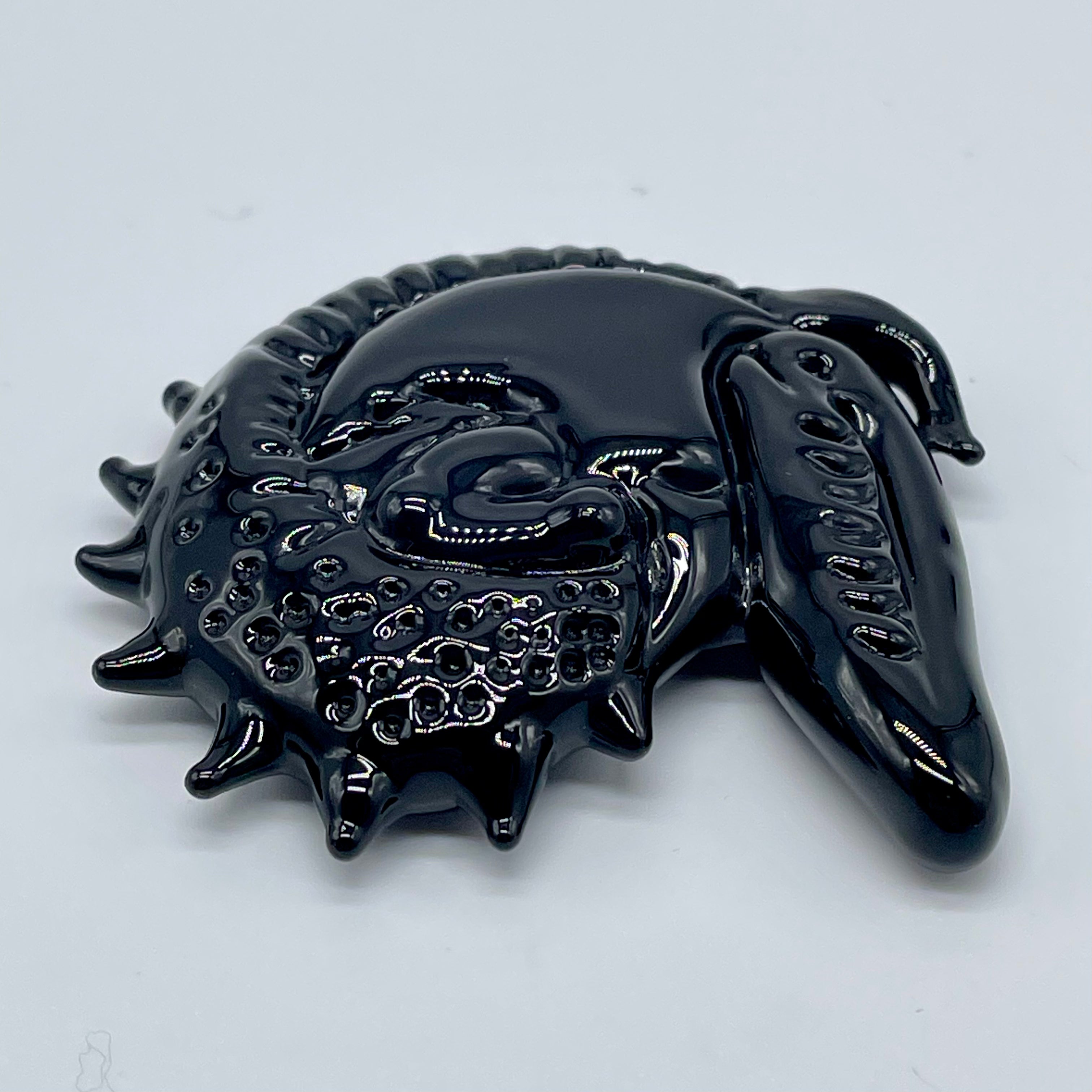 Xenomorph Alien Movie Pendant Necklace - Sci-Fi Jewelry for Fans of Alien Franchise & Cosplay