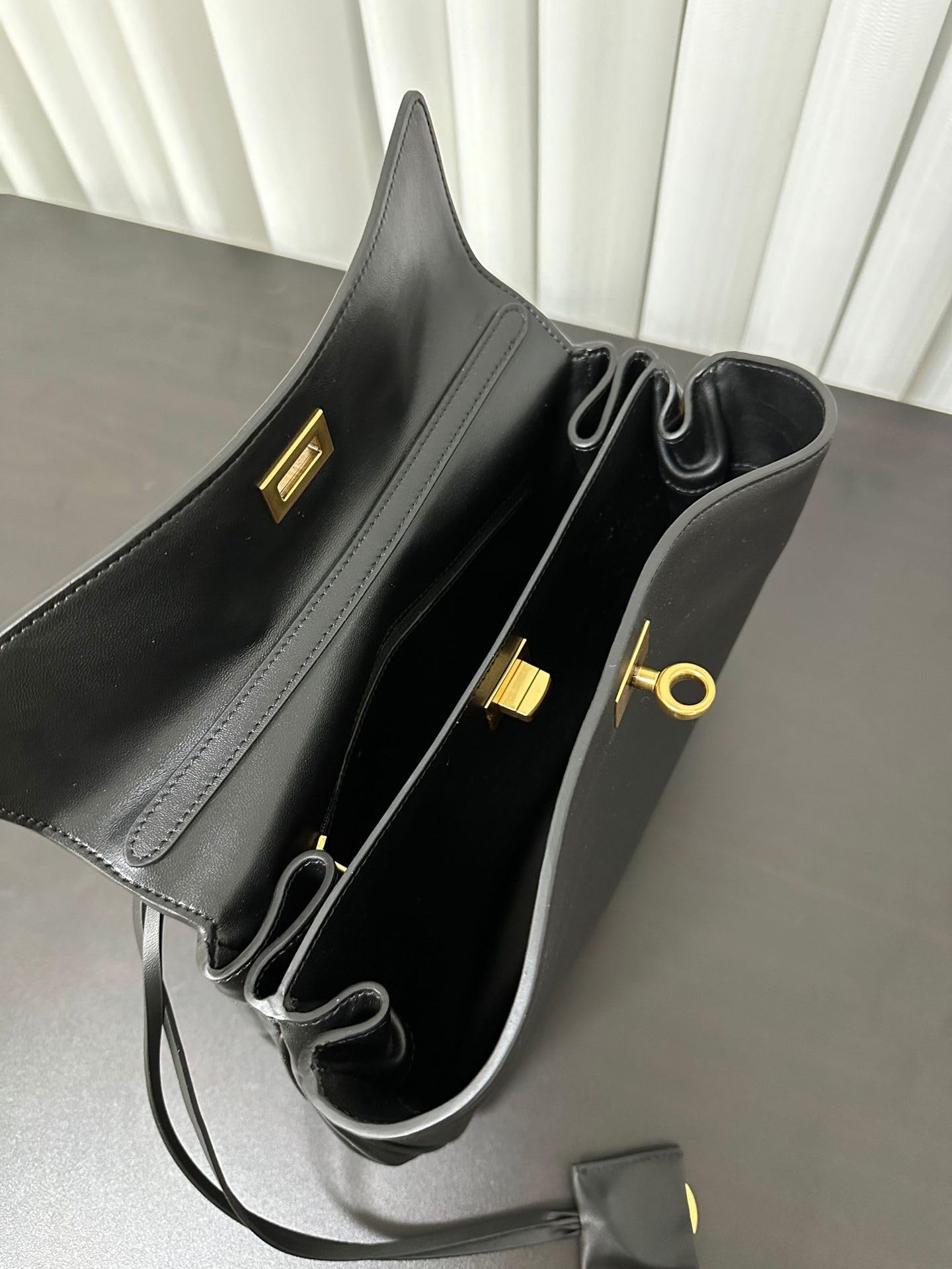 2024 New Women's Genuine Leather Black Tote Bag - Large Capacity 2-in-1 Shoulder & Crossbody Handbag for Work, Travel & Everyday Use
