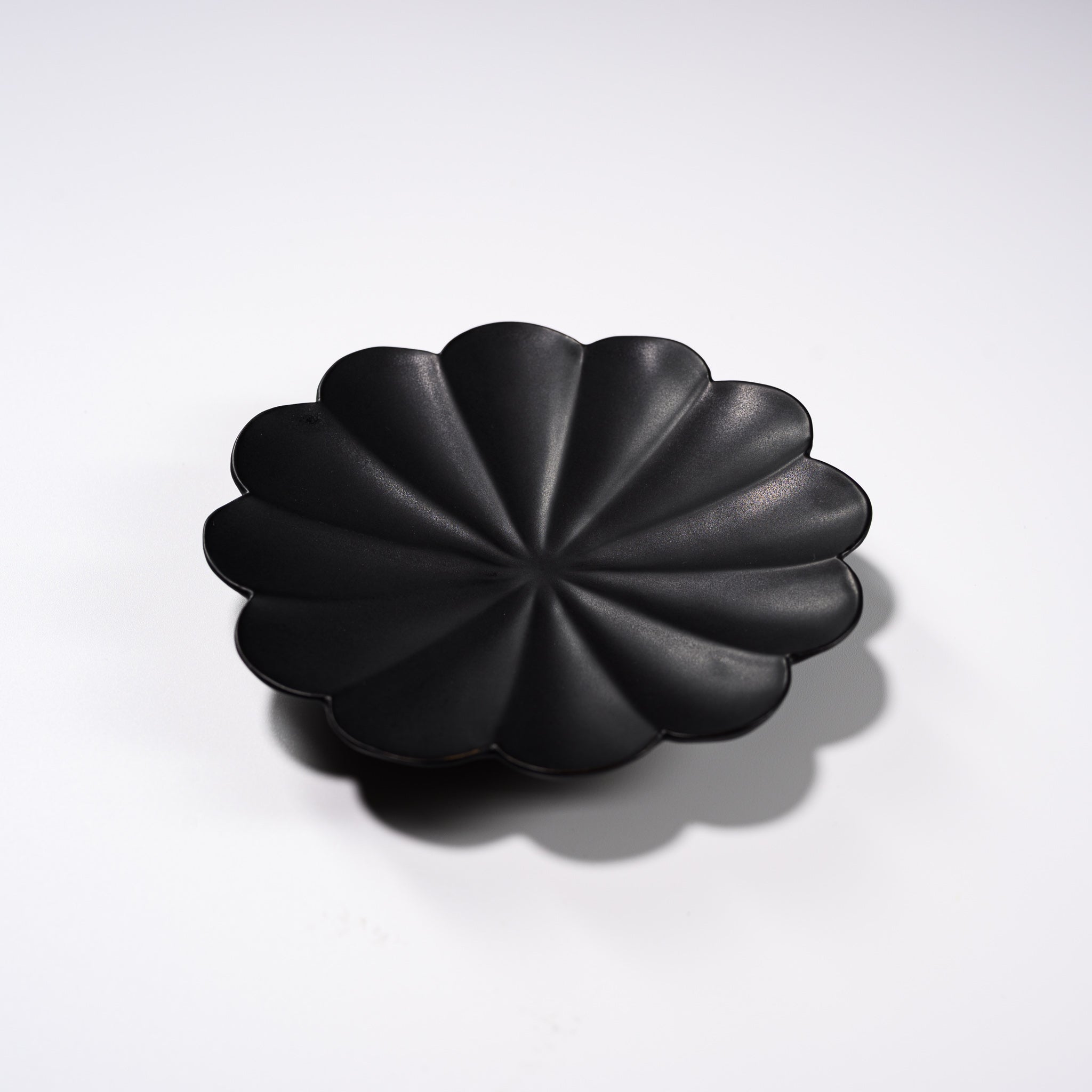 Handmade Usukiyaki Ceramic Plate - Rinka Black Japanese Pottery for Sushi, Sashimi & Fine Dining