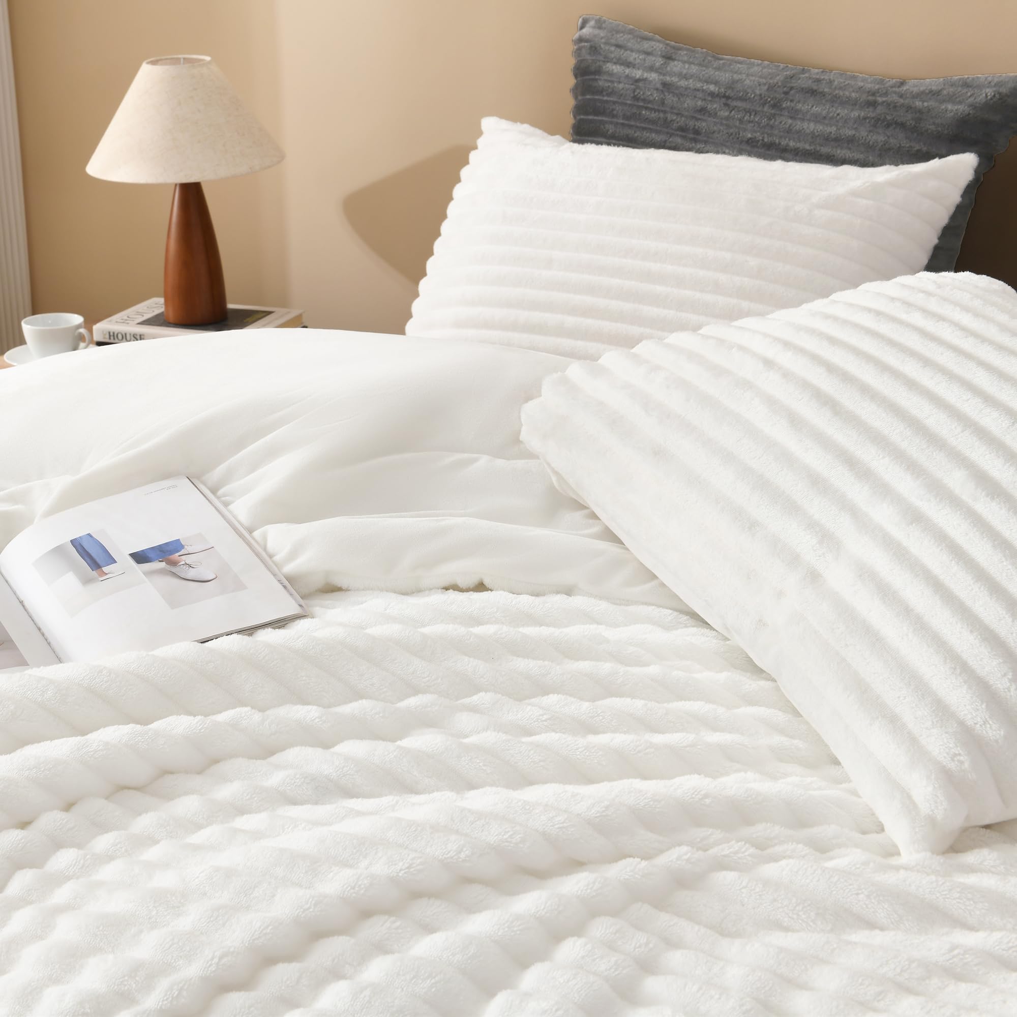 Andency Fluffy Queen Comforter Set - Super Soft White Winter Warm Fleece Faux Fur Bedding, Luxury Plush Fuzzy Comforter with 2 Pillowcases (3-Piece) | Cozy Bedroom Upgrade for Cold Nights & Stylish Home Decor