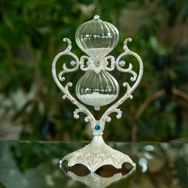 Elegant Silver Heart Twisted Glass Rotating Hourglass - Perfect for Wedding Decor, Anniversary Gifts & Romantic Home Decorations - Creates Timeless Memories for Couples & Special Occasions