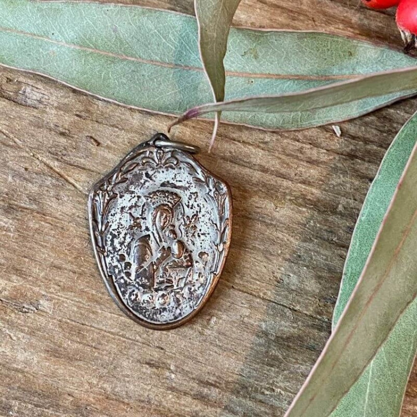 Vintage Catholic Religious Devotional Metal Pendant Necklace - Patron Saint Medal for Prayer, Protection & Faith - Perfect for Gifts, Baptism, First Communion & Everyday Wear