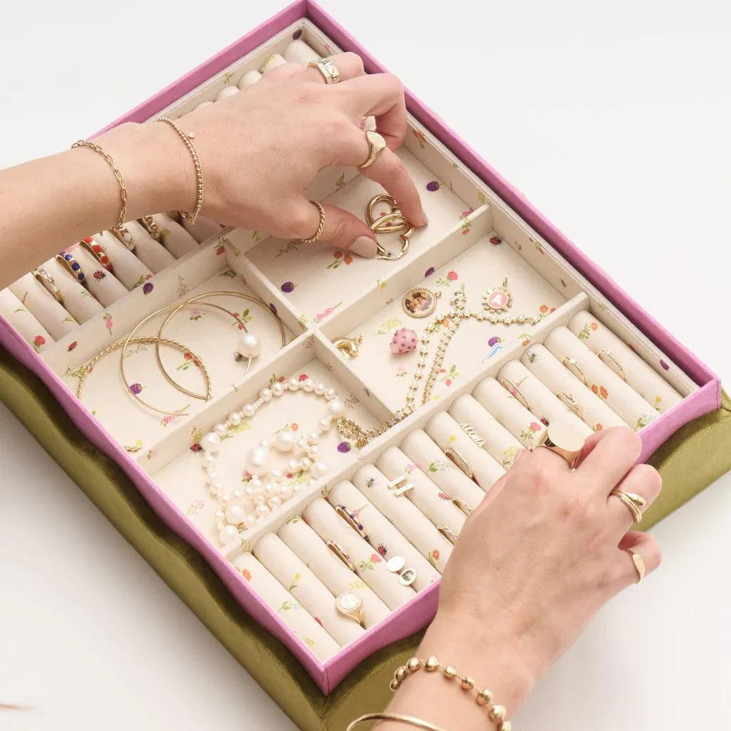 Elegant Scalloped Floret Jewelry Box - Vintage Inspired Floral Design Jewelry Organizer for Necklaces, Rings & Earrings - Perfect for Gift Giving, Home Decor & Travel Accessories