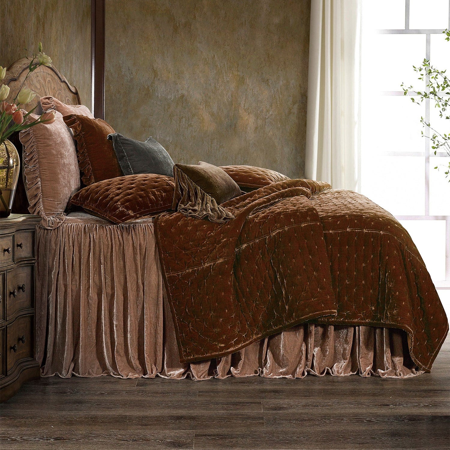 Luxury Stella Faux Silk Velvet Bedspread Set - Queen Size Bedding with Pillow Shams - Soft & Elegant for Master Bedroom Decor