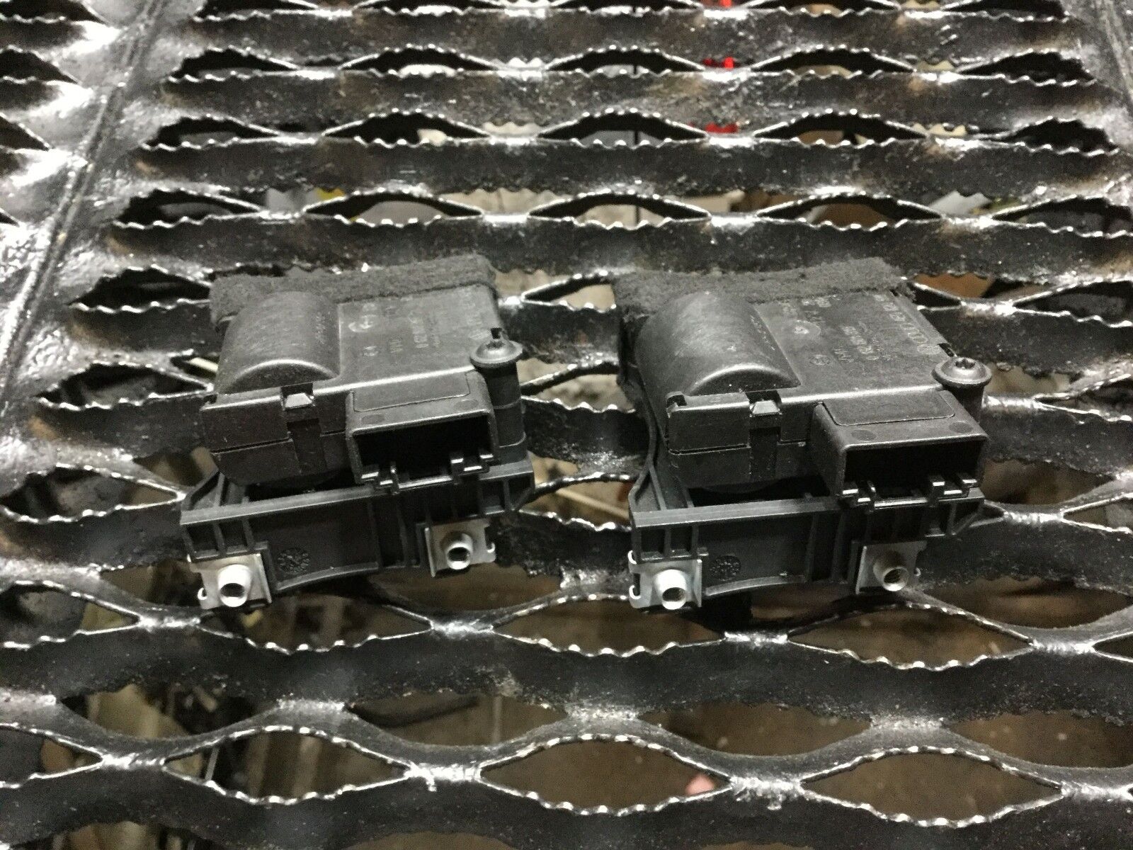 2003-2007 Audi A8 AC Core Actuator Servo Flap Motor - OEM Replacement (2-Pack) - Perfect for HVAC System Repairs & Climate Control Maintenance