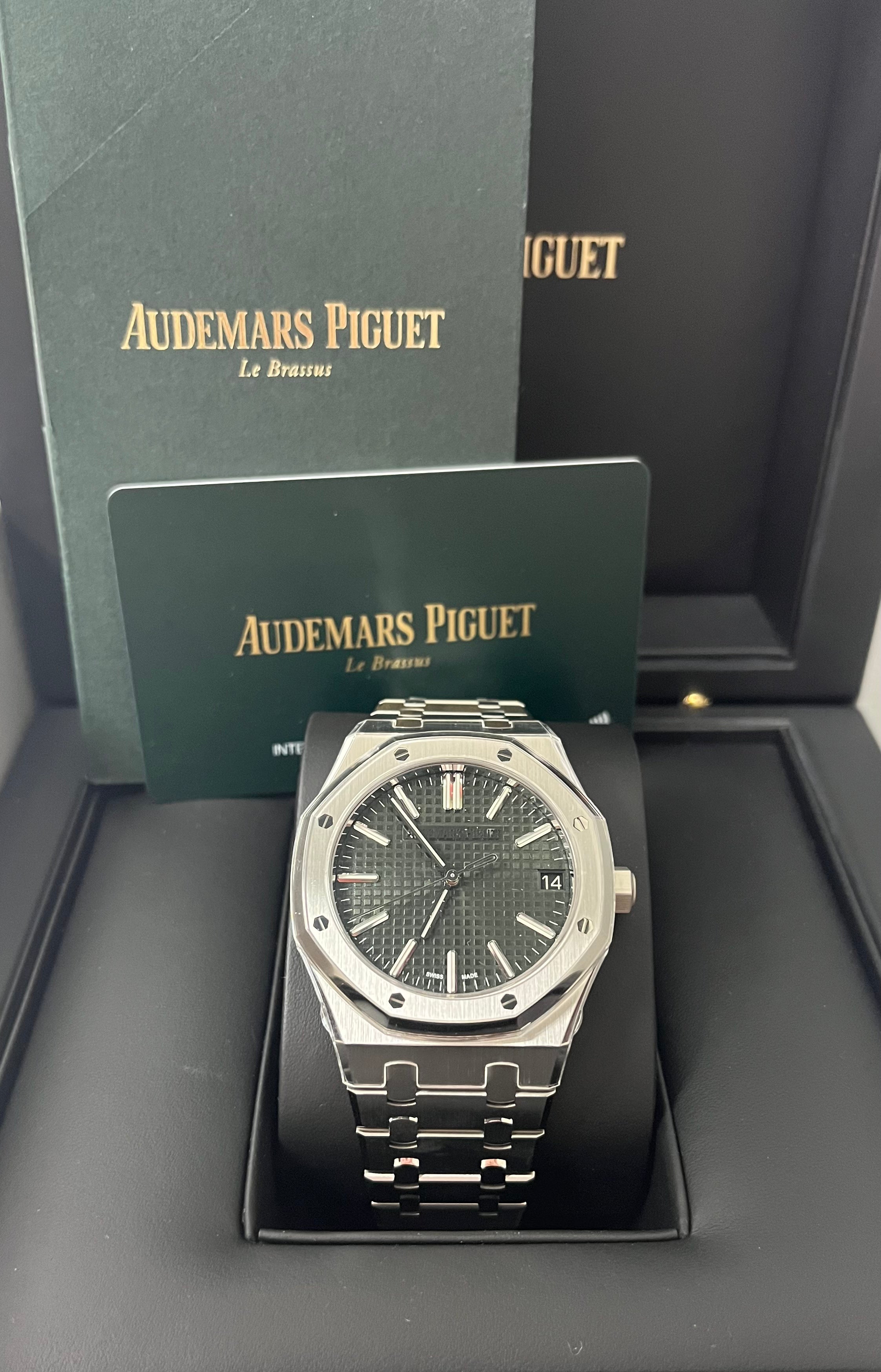 Audemars Piguet Royal Oak 41mm Selfwinding Stainless Steel Watch with Green Dial 15510ST.OO.1320ST.09 - Luxury Timepiece for Men, Perfect for Business Meetings & Formal Events
