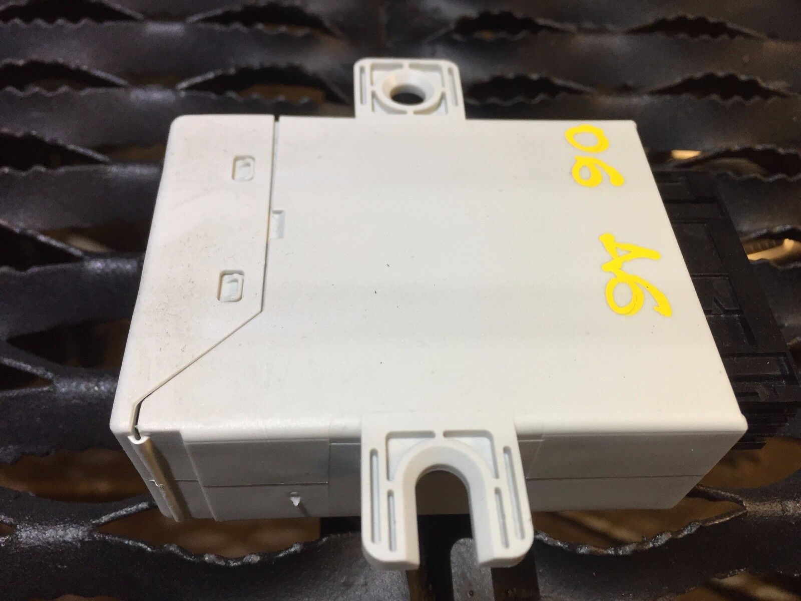 05-08 Audi A6 C6 Suspension TPMS Control Module 4F0907273 OEM Replacement - Perfect for Tire Pressure Monitoring System Repair & Maintenance