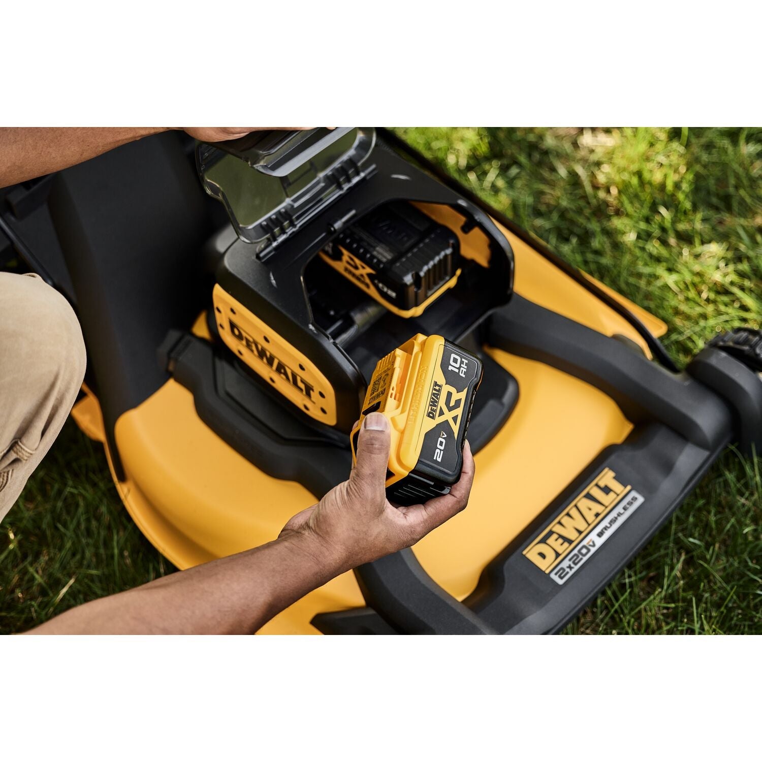 DEWALT 20V MAX XR Cordless Self-Propelled Lawn Mower Kit (2 Batteries Included) - Ideal for Medium to Large Yards, Perfect for Homeowners & Landscapers