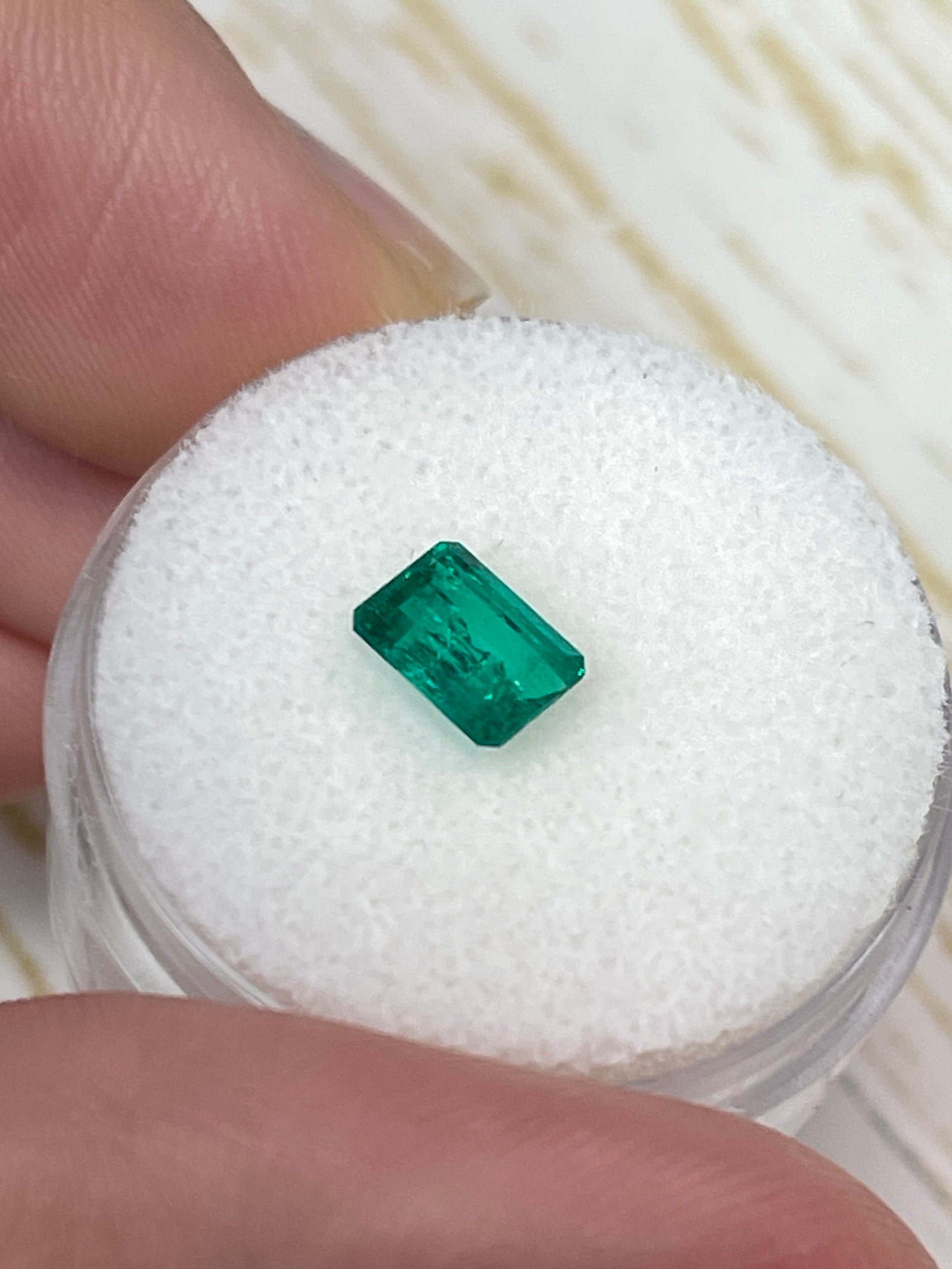 0.80 Carat 6.5x5mm Colombian Emerald Loose Gemstone - Emerald Cut for Jewelry Making, Engagement Rings & Fine Jewelry Designs