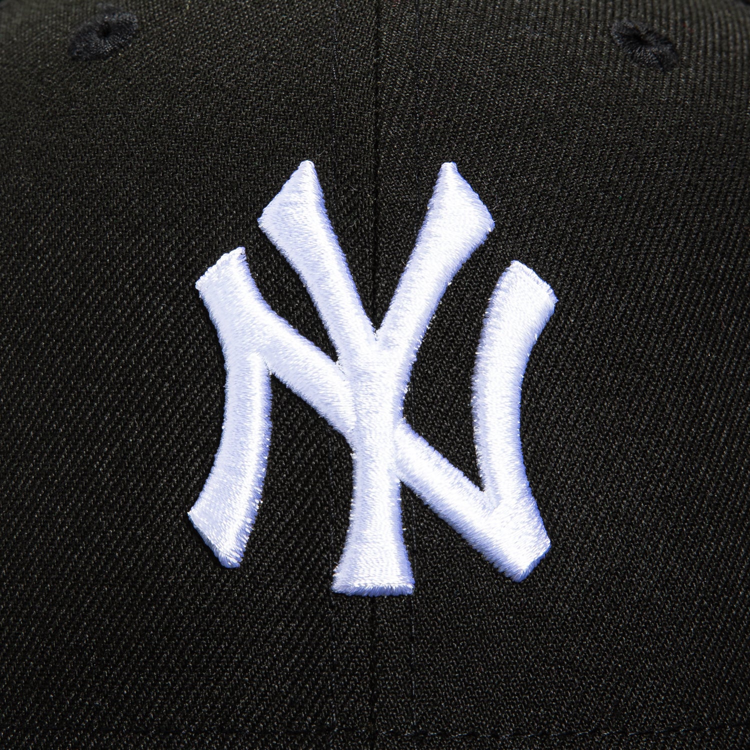 New Era 59Fifty New York Yankees 1996 World Series Patch Snapback Hat - Black & White Adjustable Baseball Cap for Men & Women - Perfect for Baseball Games, Streetwear Fashion & Yankees Fans Collection