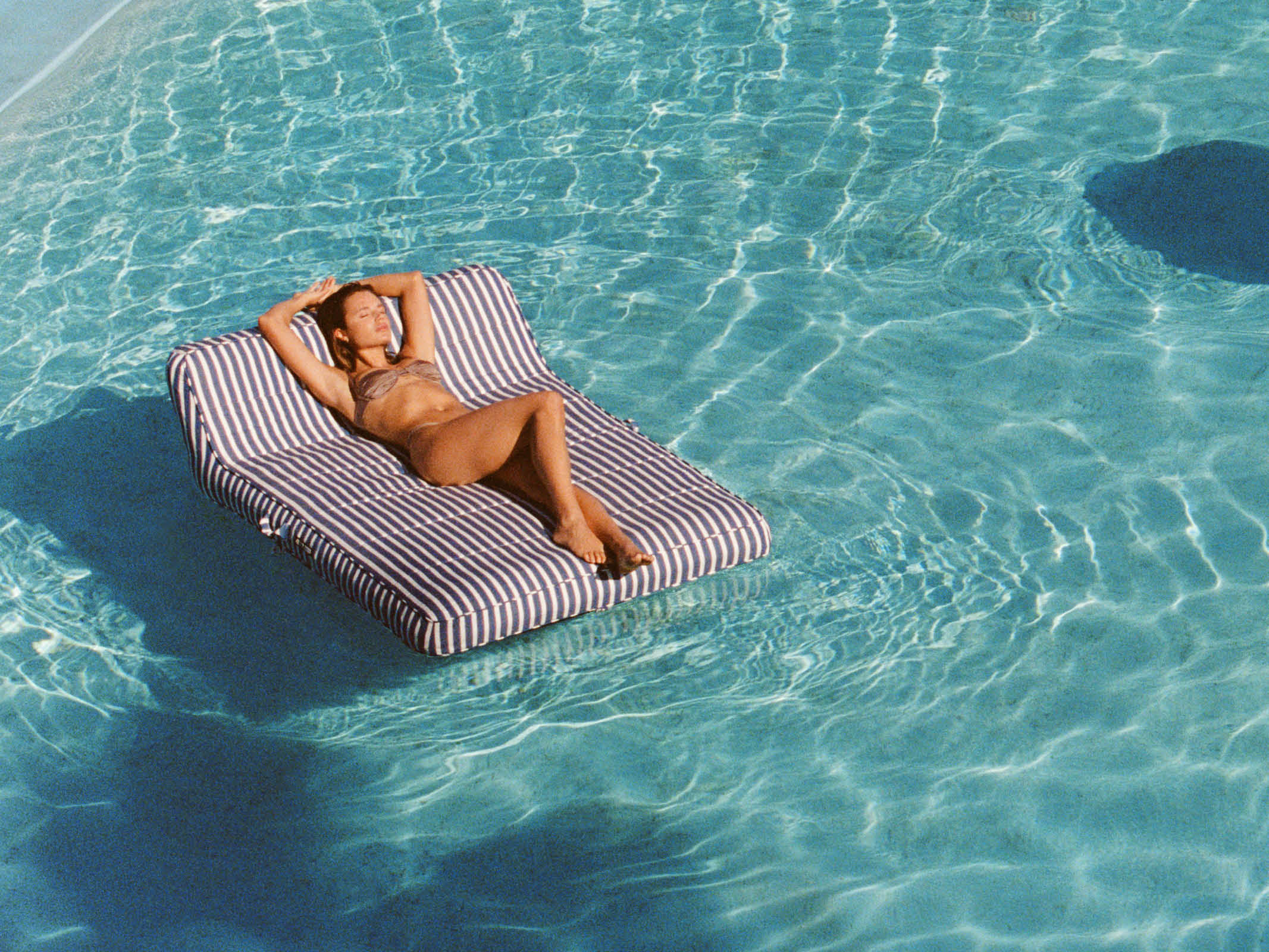 Premium Luxury Lilo Double Inflatable Air Mattress for Pool, Beach & Outdoor Relaxation - Comfortable & Durable Floating Bed for Summer Vacations, Backyard Lounging & Water Fun