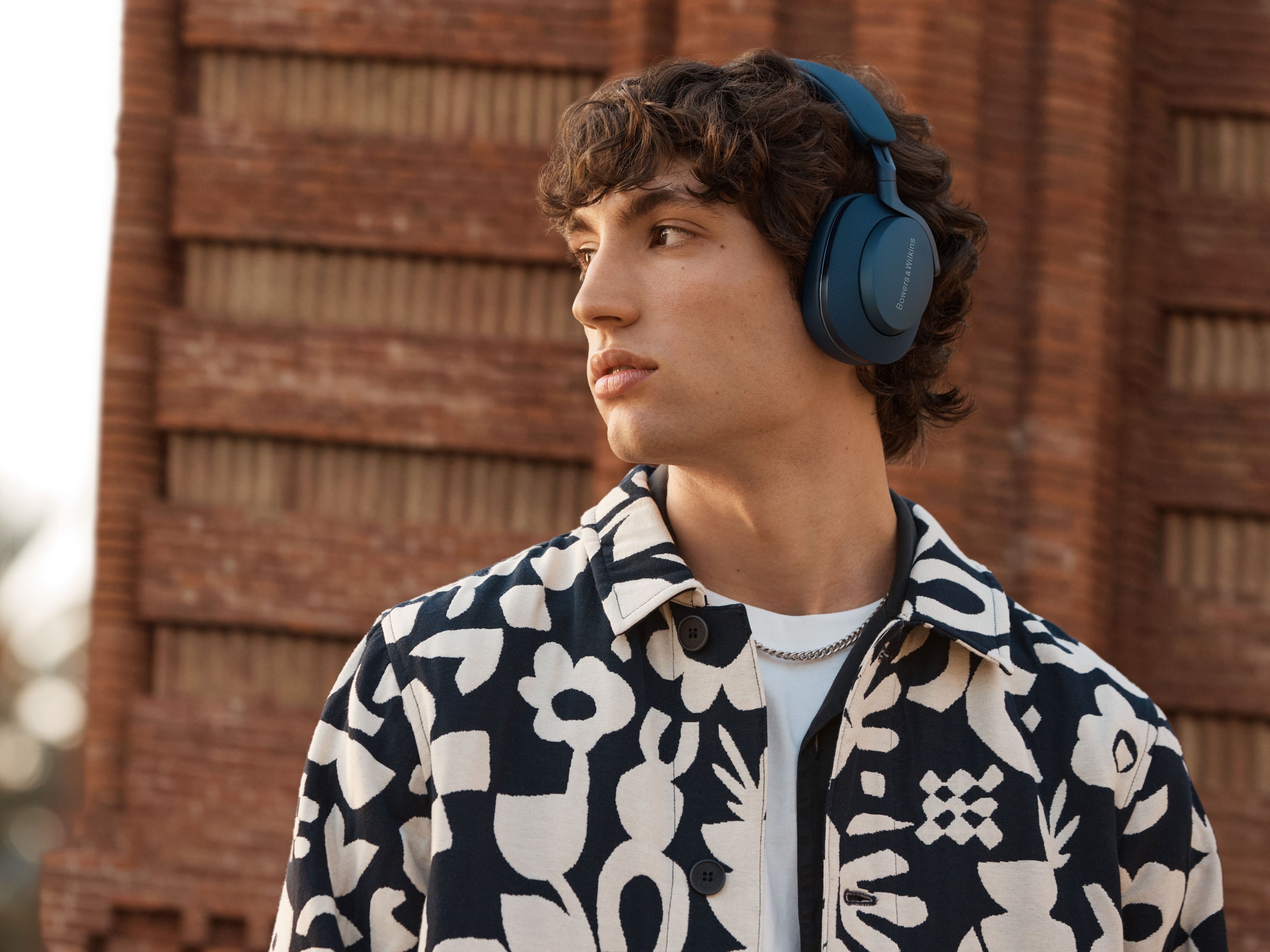 Bowers & Wilkins PX7 S2e Wireless Noise Cancelling Headphones - Premium Over-Ear Bluetooth Headset with Hi-Fi Sound for Travel, Work & Music Lovers