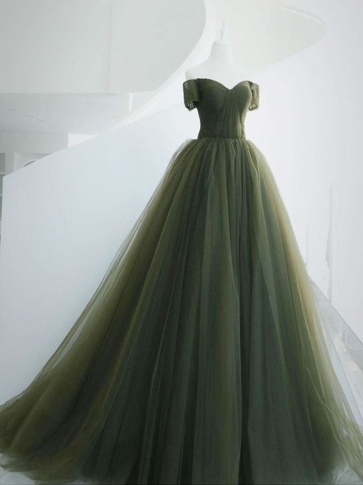 Elegant Off-The-Shoulder Emerald Green Long Prom Dress with A-Line Tulle Skirt - Formal Evening Gown for Senior Ball, Homecoming, and Special Occasions