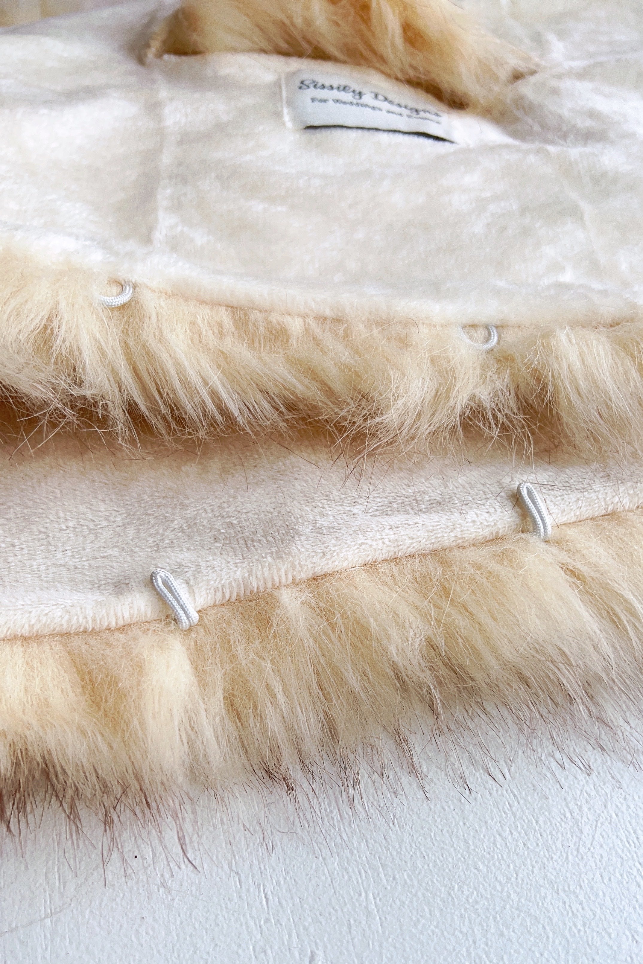 Luxury Champagne Fur Shawl Wrap - Soft & Elegant Women's Fashion Accessory for Evening Parties, Weddings & Special Occasions