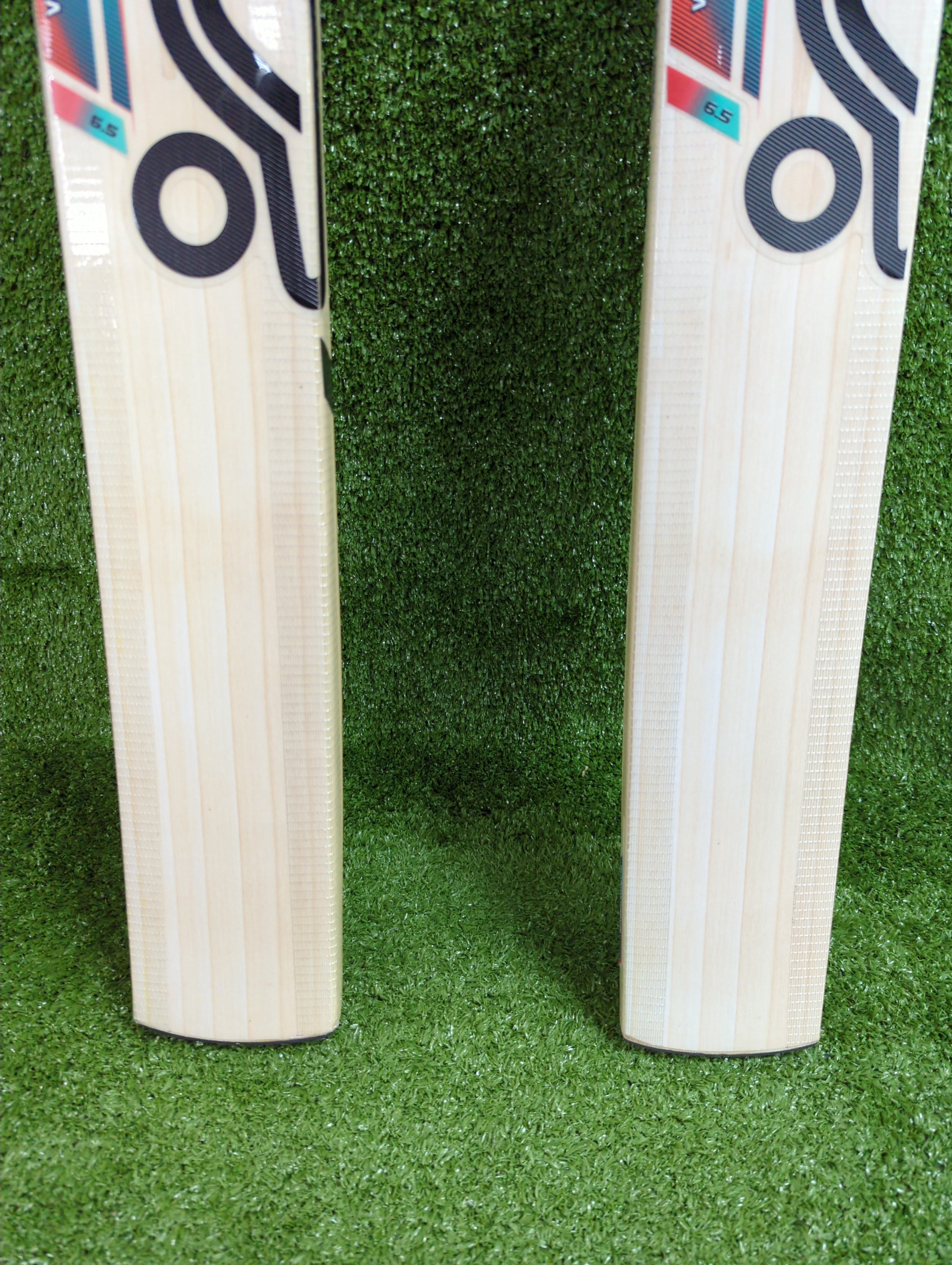 Kookaburra Aura 6.5 Junior Youth English Willow Cricket Bat - Perfect for Young Cricket Players & Training Sessions