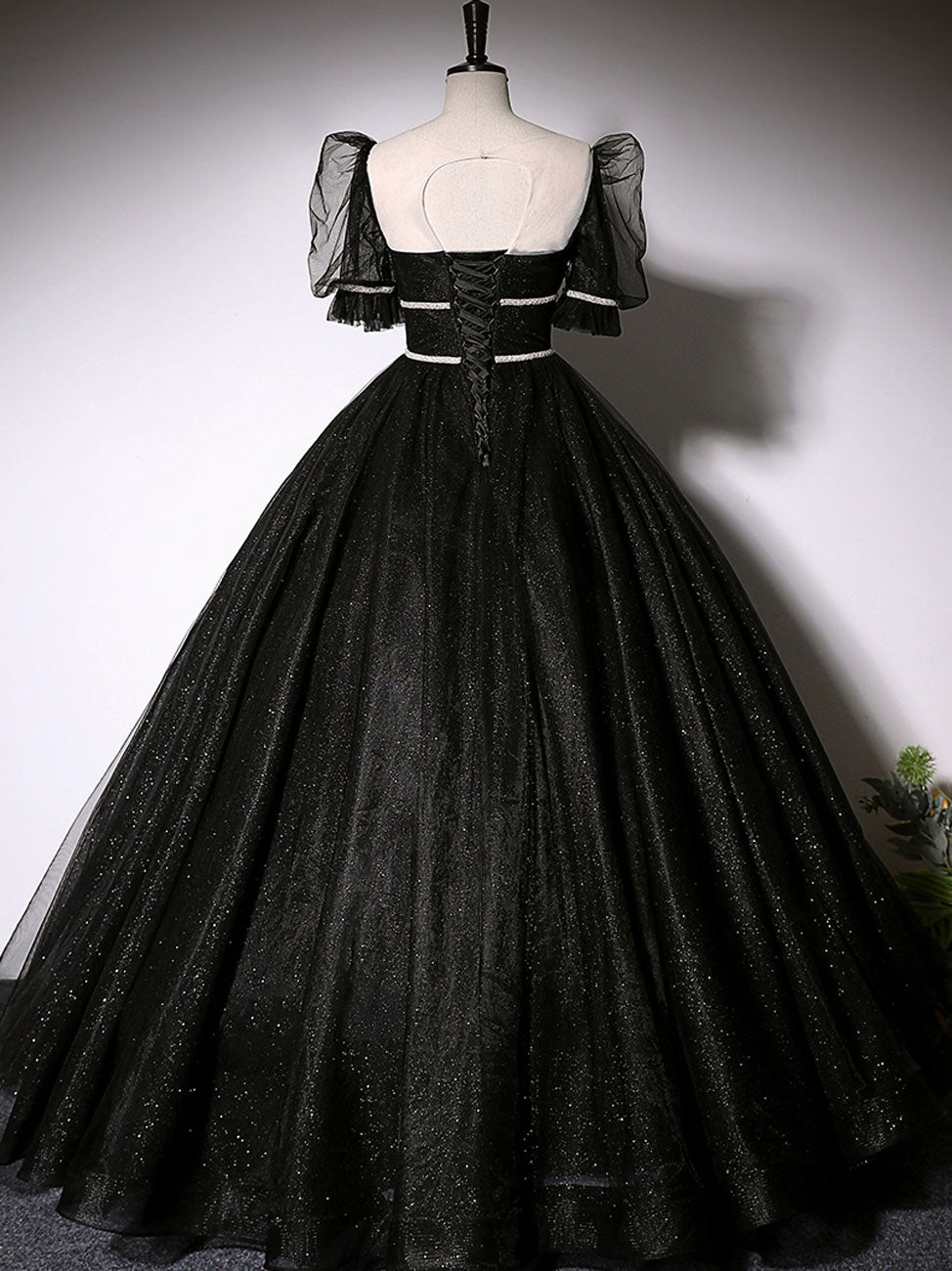 Elegant Black Scoop Neck Long Prom Dress - Shiny Tulle Evening Gown for Homecoming, Formal Dances & Special Occasions