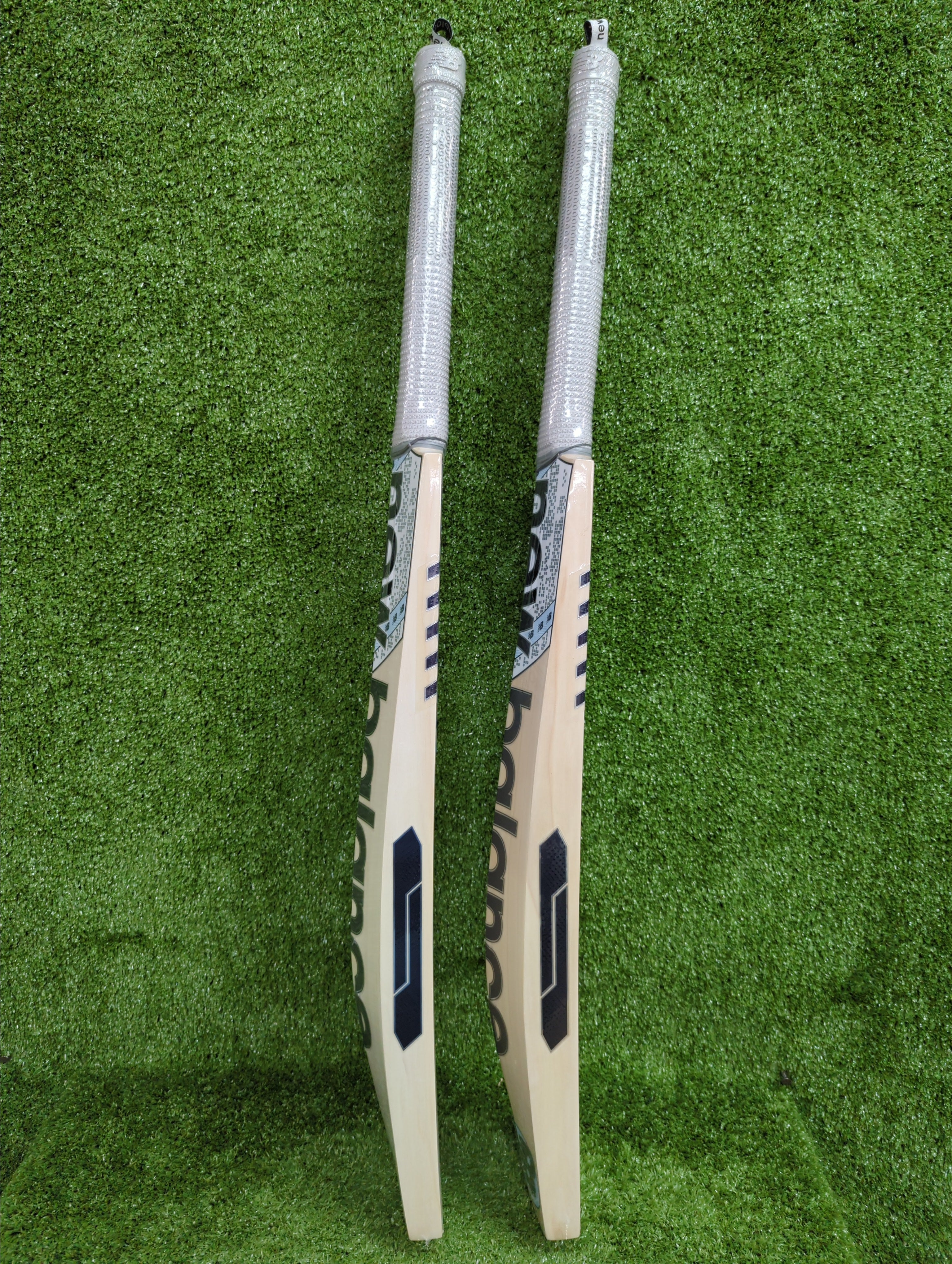 NB TC 800I Pro English Willow Cricket Bat - Premium Grade Cricket Equipment for Professional Players - Perfect for Matches, Training & Competitive Play