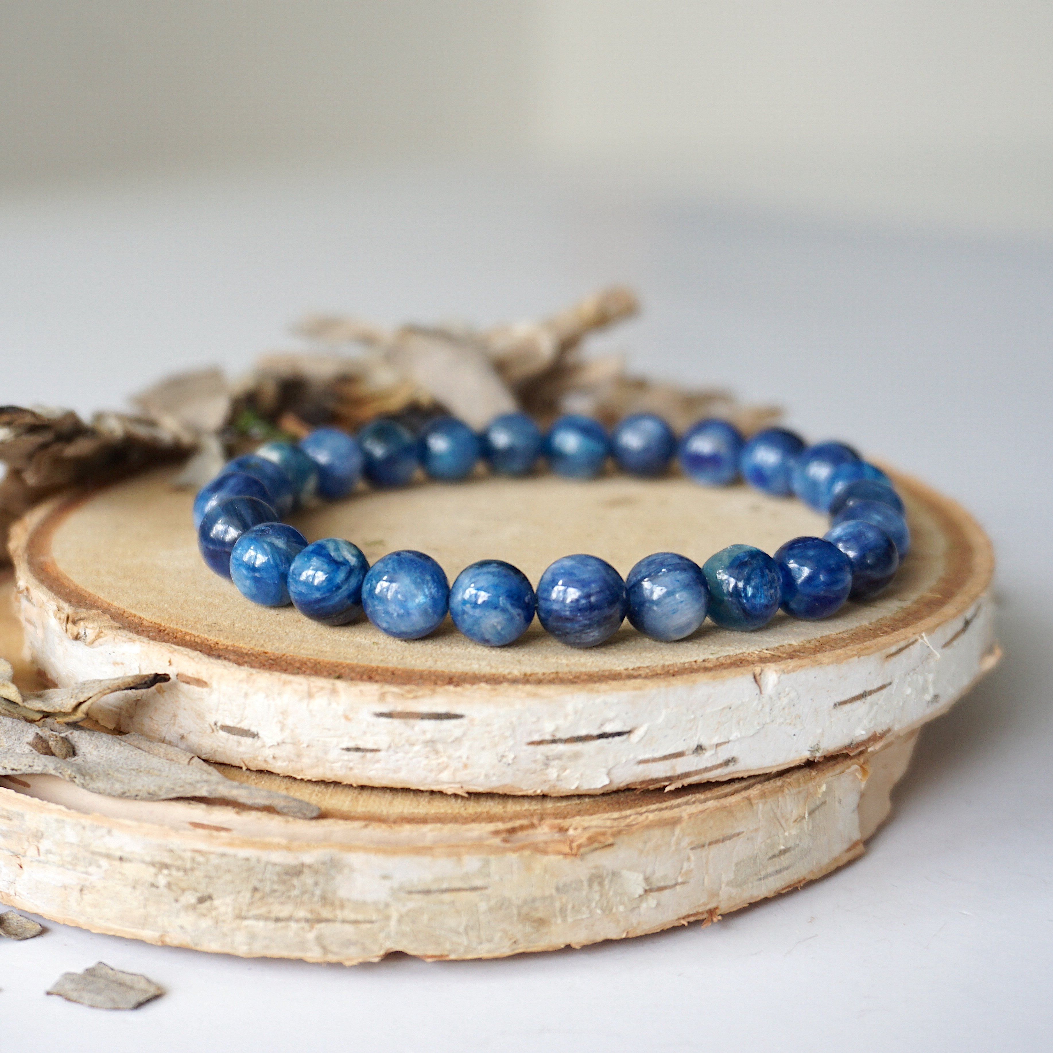 Blue Kyanite Healing Crystal Mala Bracelet - Natural Gemstone Meditation Beads for Stress Relief & Positive Energy - Perfect for Yoga, Mindfulness & Spiritual Practice