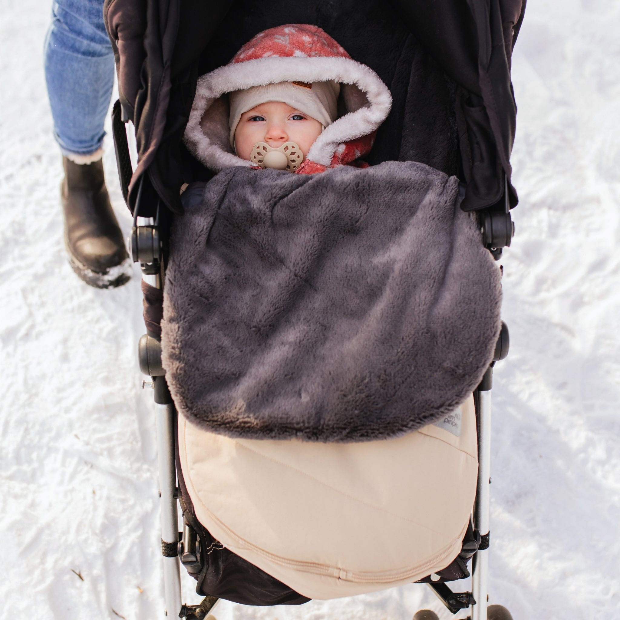 Warm Infant Winter Bunting Bag with Cranberry Textured Design - Cozy & Safe for Newborns in Cold Weather - Perfect for Outdoor Strolls, Car Rides & Winter Adventures