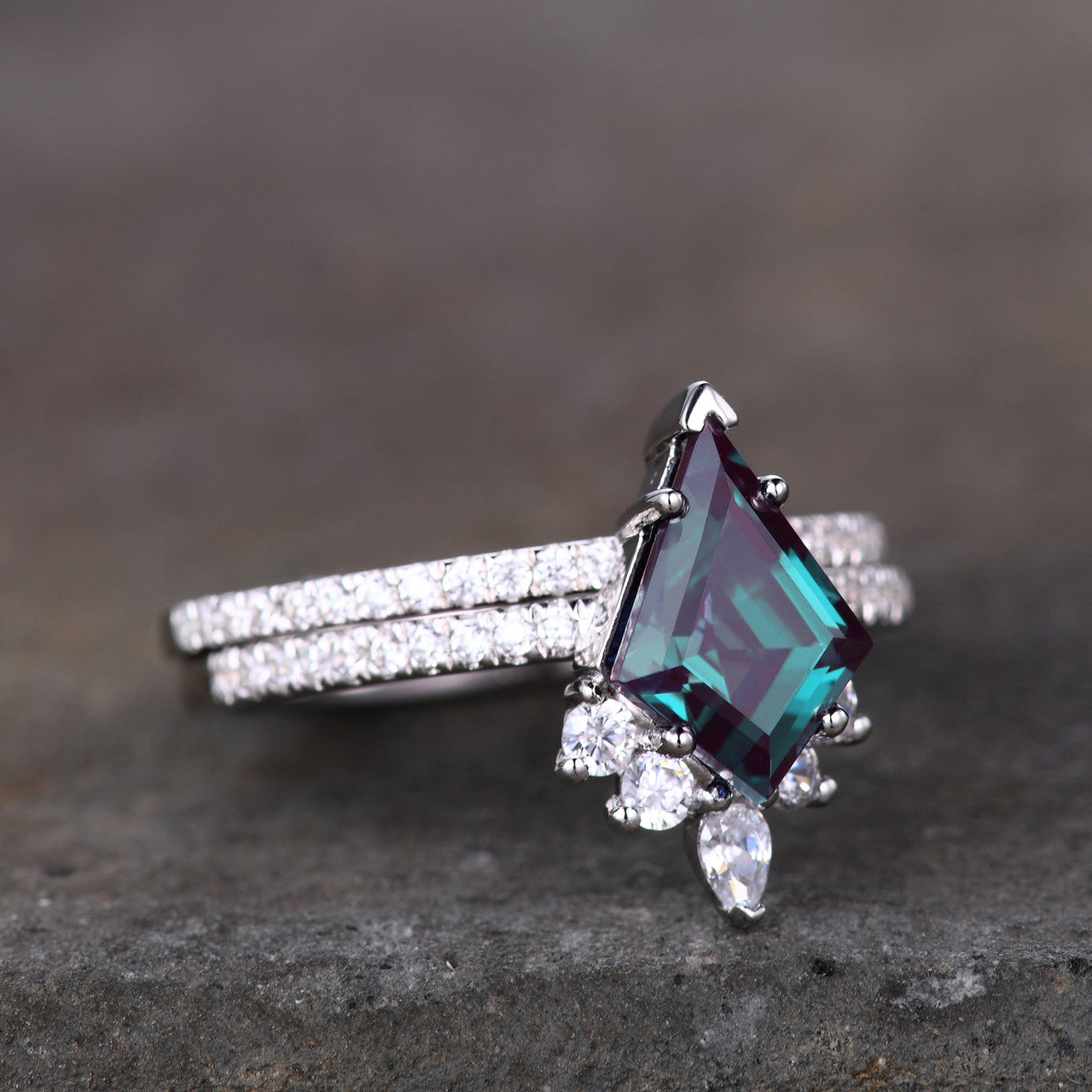 Unique Kite Cut Alexandrite & Moissanite Engagement Ring - Solitaire Half Eternity Stacking Bridal Set for Wedding, Proposal & Anniversary Gifts