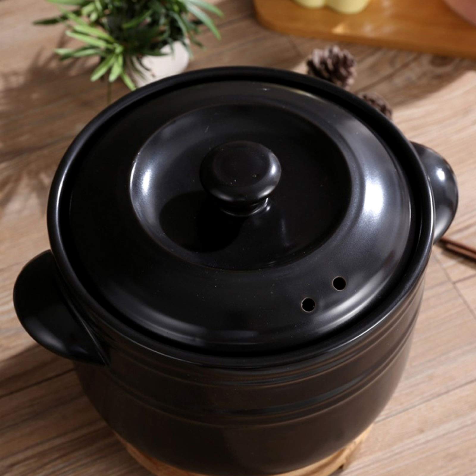 **YISUPP 4.5L Black Terracotta Clay Casserole Dish with Lid - Oven & Stovetop Safe, Non-Stick Ceramic Stew Pot for Healthy Cooking | Perfect for Soups, Stews, and Slow-Cooked Meals**