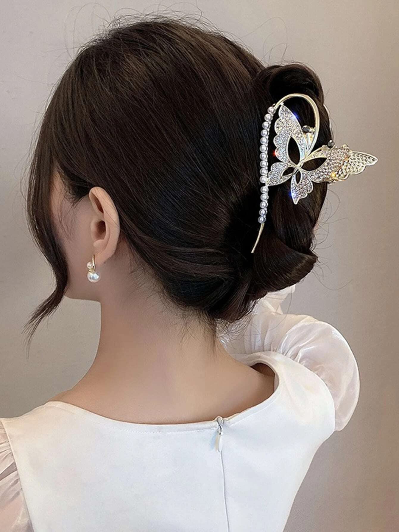 VSAKSH Rhinestone Butterfly Hair Clip - Pearl & Metal Large Hair Claw Clips for Women & Girls, Non-Slip Strong Hold Jaw Clamps - Perfect for Weddings, Parties & Everyday Hairstyles