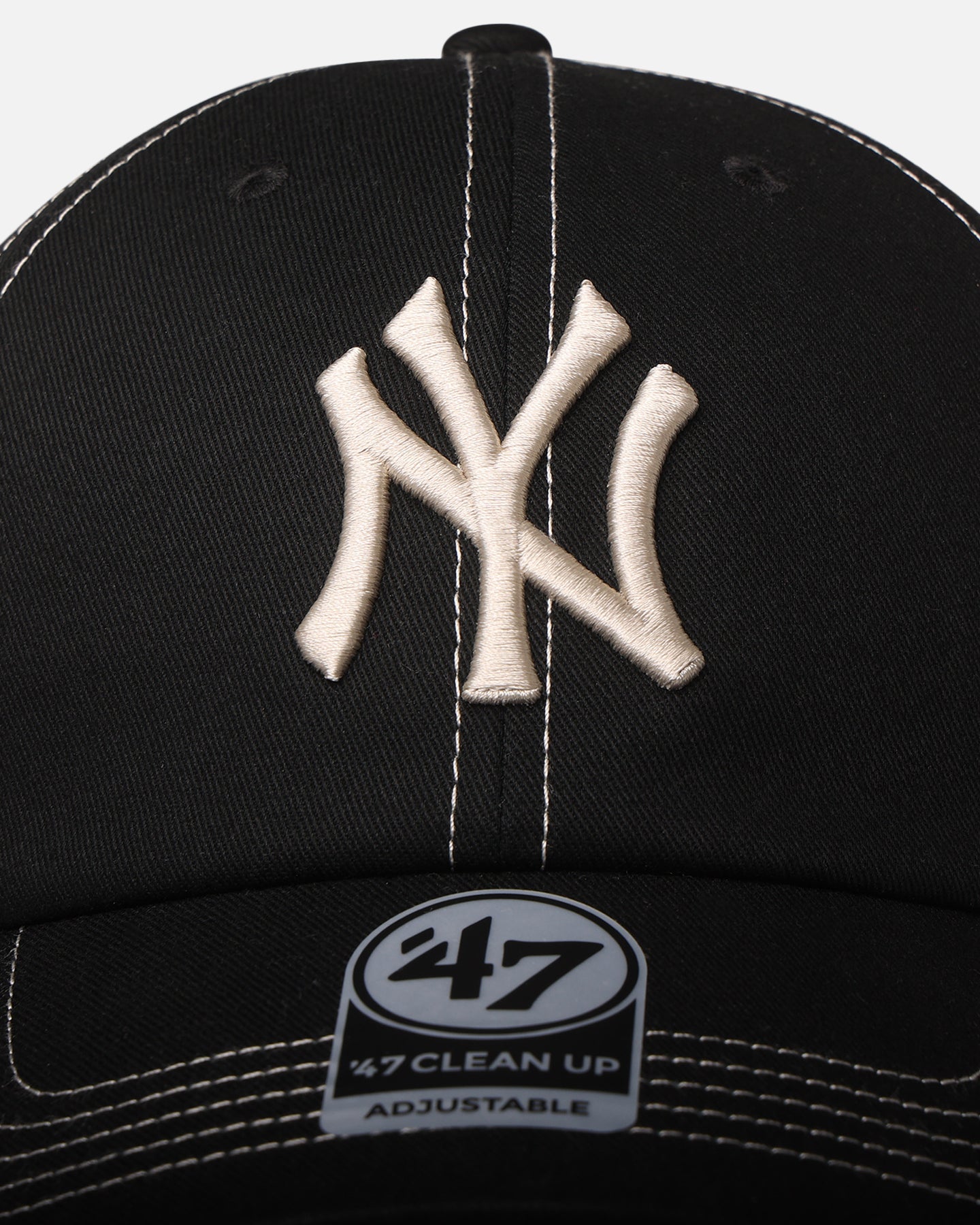 New York Yankees 'Contrast Stitch' 47 Clean Up Strapback Hat - Black/Bone Adjustable Snapback Cap for Baseball Fans & Streetwear Fashion