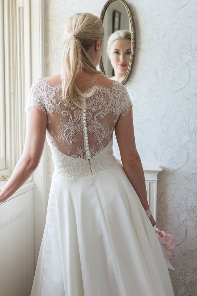 Augusta Jones Bronte Wedding Dress Size 16 - Elegant Plus Size Bridal Gown for Beach, Church & Formal Weddings